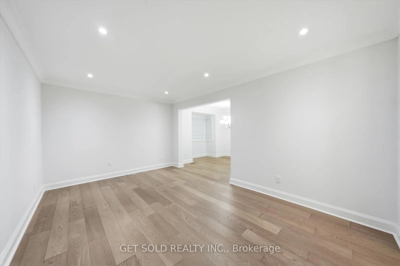 Photo 7 of 18 Mill Street S, Brampton, Downtown Brampton — HOMEH