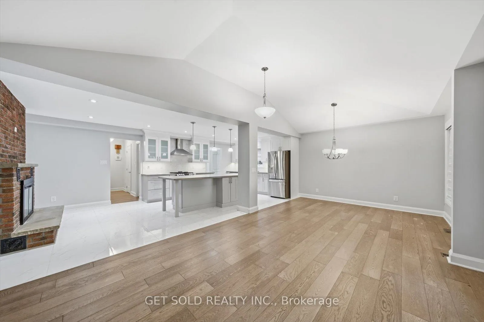 Photo 16 of 18 Mill Street S, Brampton, Downtown Brampton — HOMEH