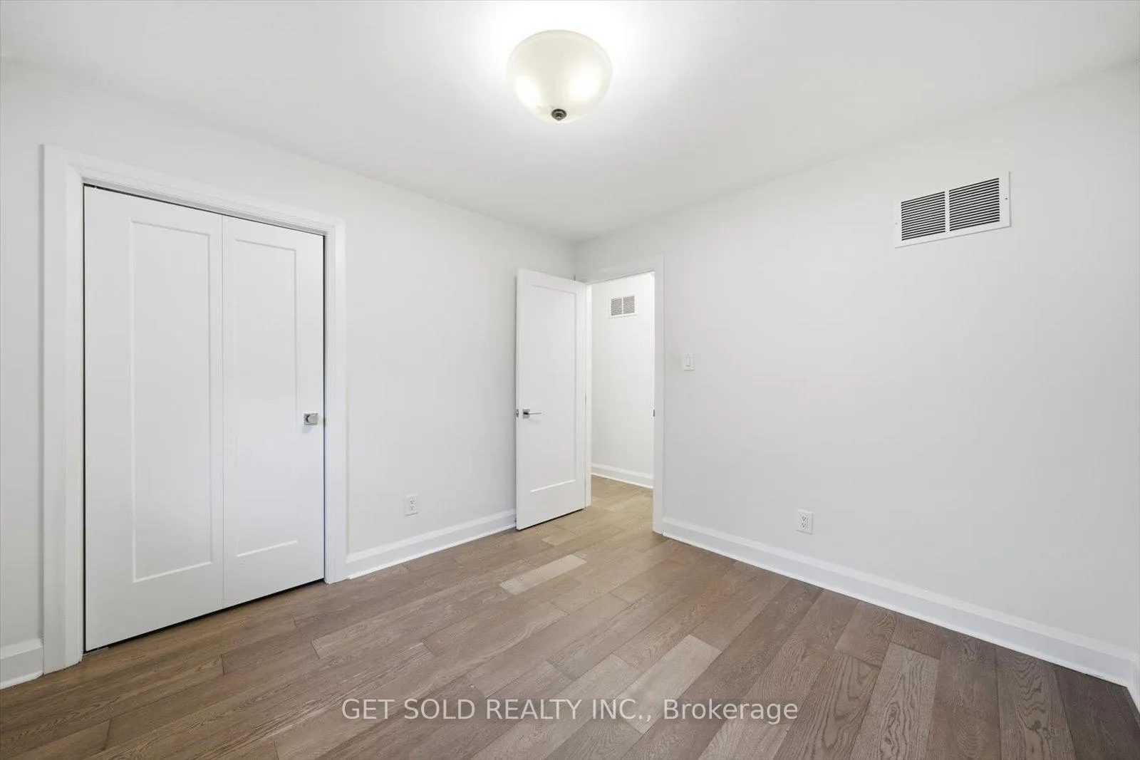 Photo 31 of 18 Mill Street S, Brampton, Downtown Brampton — HOMEH