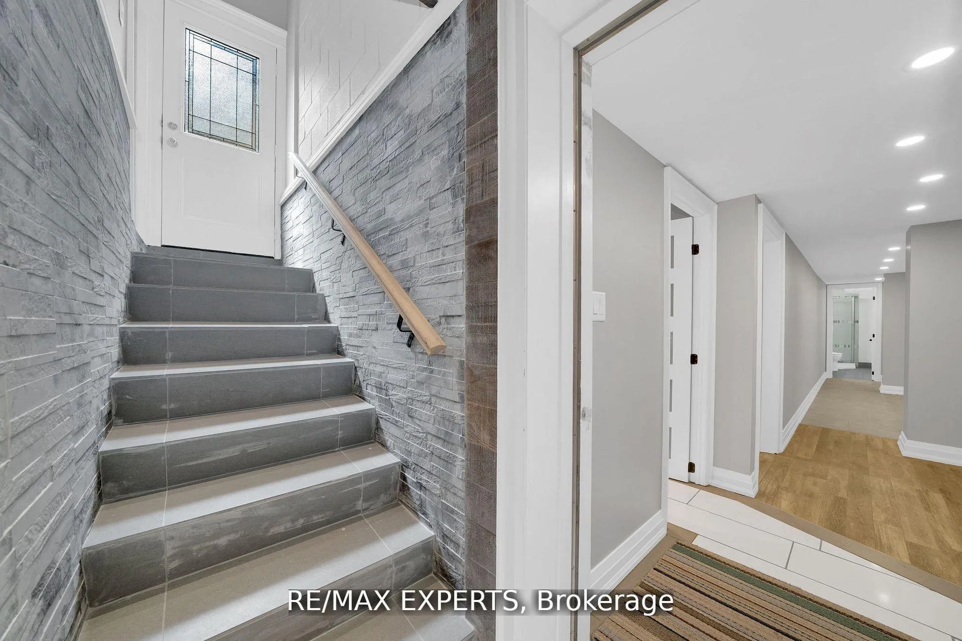 Photo 3 of 24 Bluestone Street, Vaughan, West Woodbridge — HOMEH
