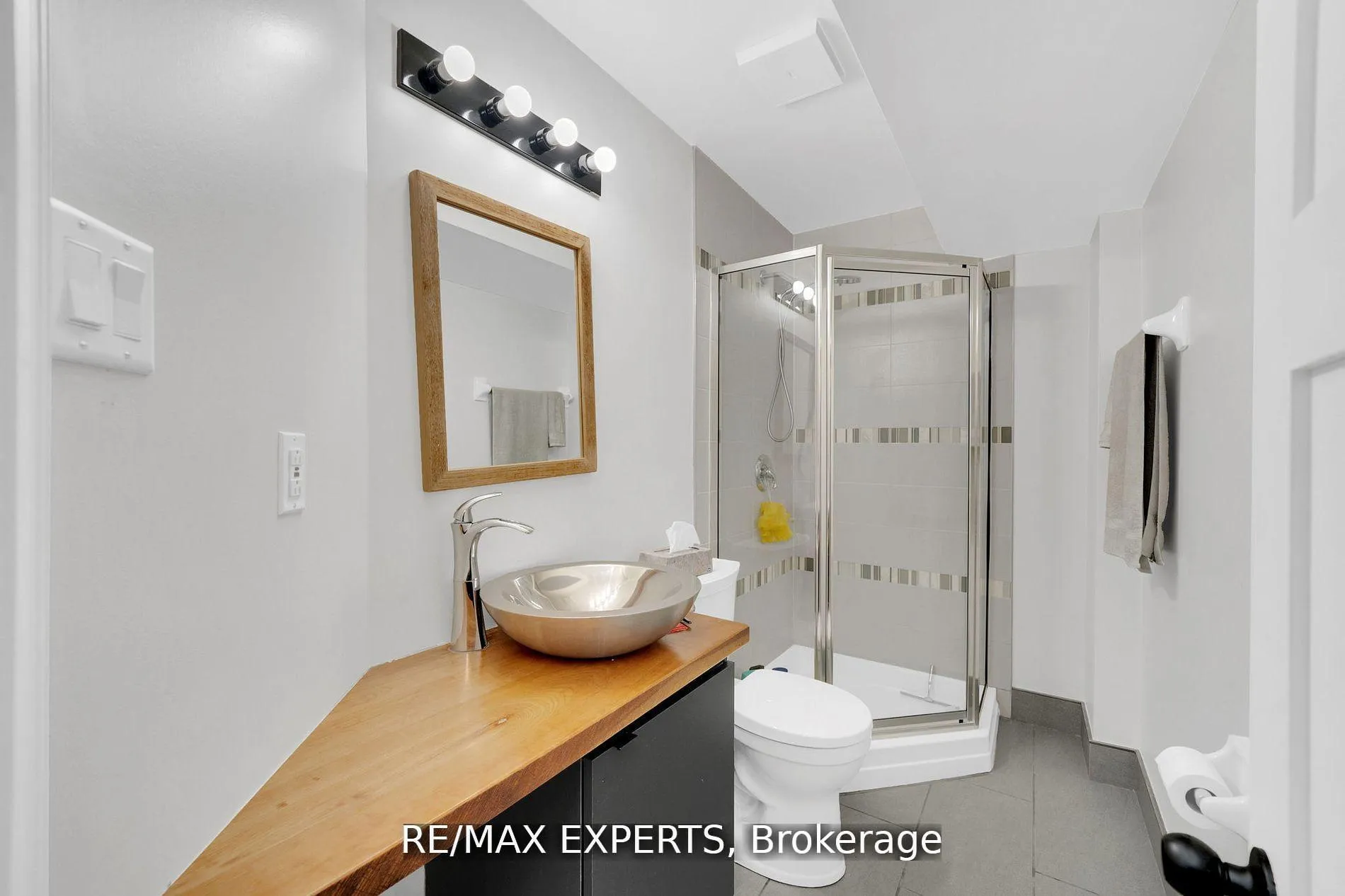 Photo 11 of 24 Bluestone Street, Vaughan, West Woodbridge — HOMEH