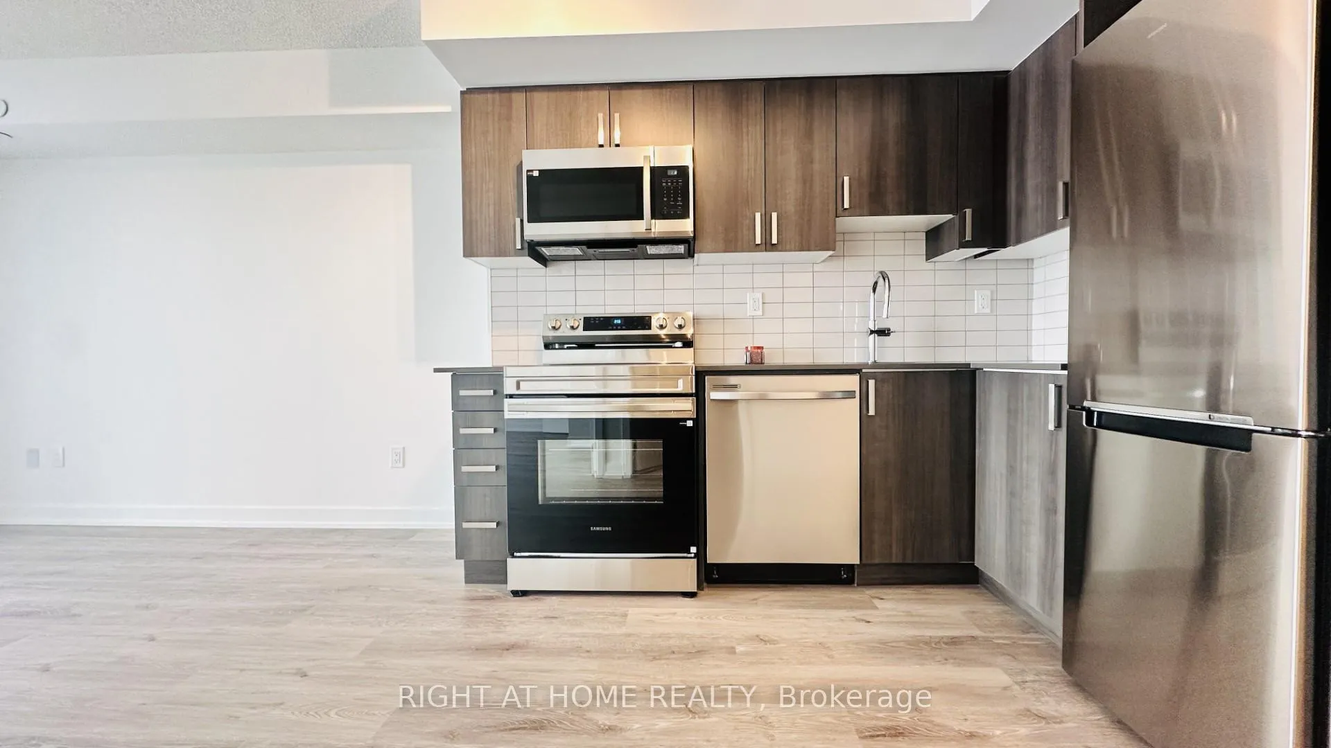 Photo 1 of Unit 1412, 1010 Sandy Beach Road, Pickering, Bay Ridges — HOMEH