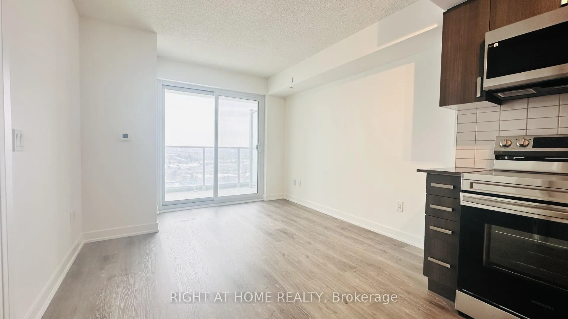 Photo 3 of Unit 1412, 1010 Sandy Beach Road, Pickering, Bay Ridges — HOMEH