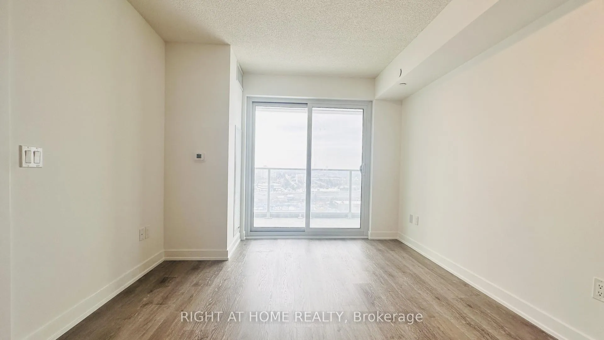 Photo 6 of Unit 1412, 1010 Sandy Beach Road, Pickering, Bay Ridges — HOMEH