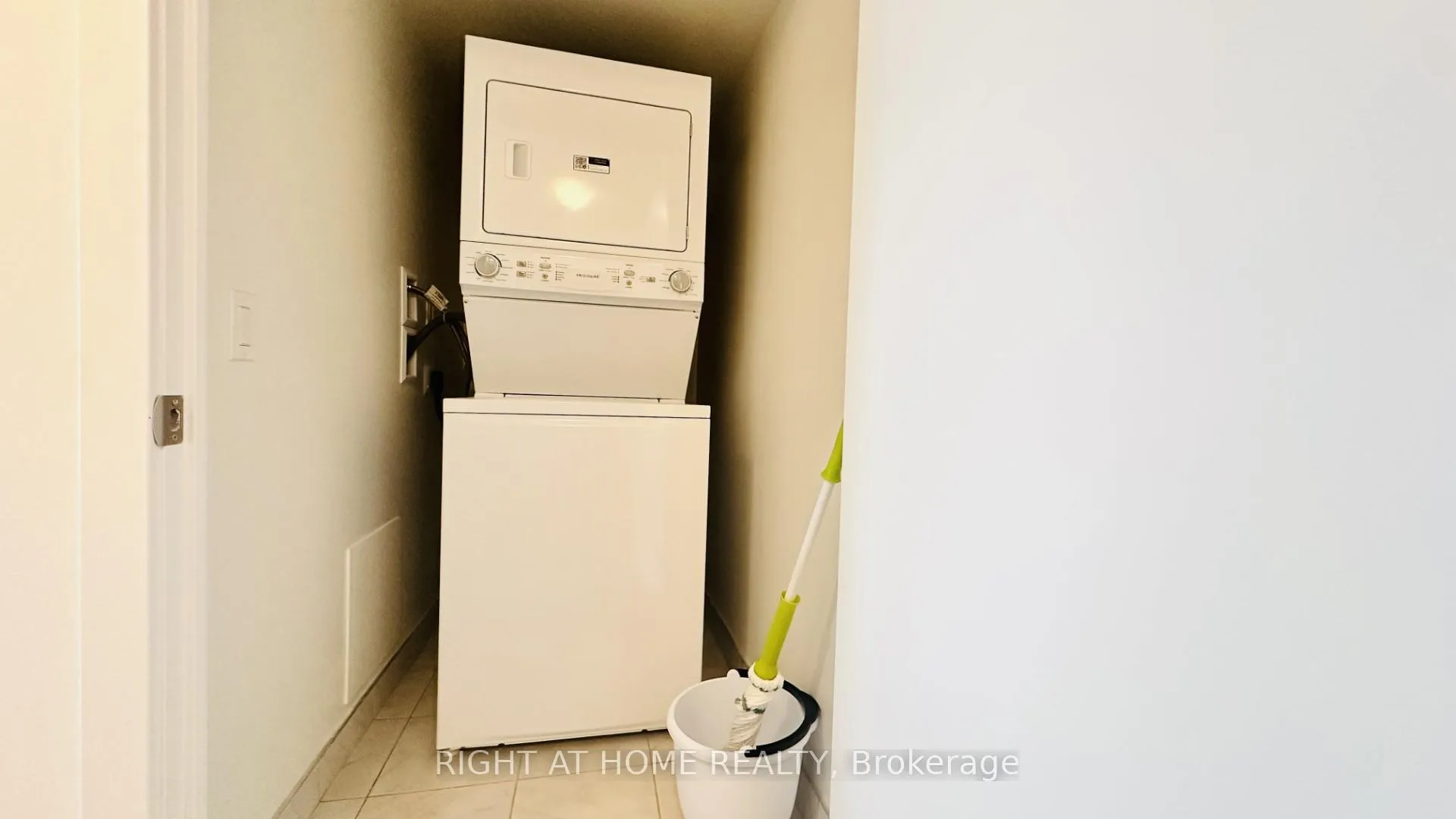 Photo 11 of Unit 1412, 1010 Sandy Beach Road, Pickering, Bay Ridges — HOMEH
