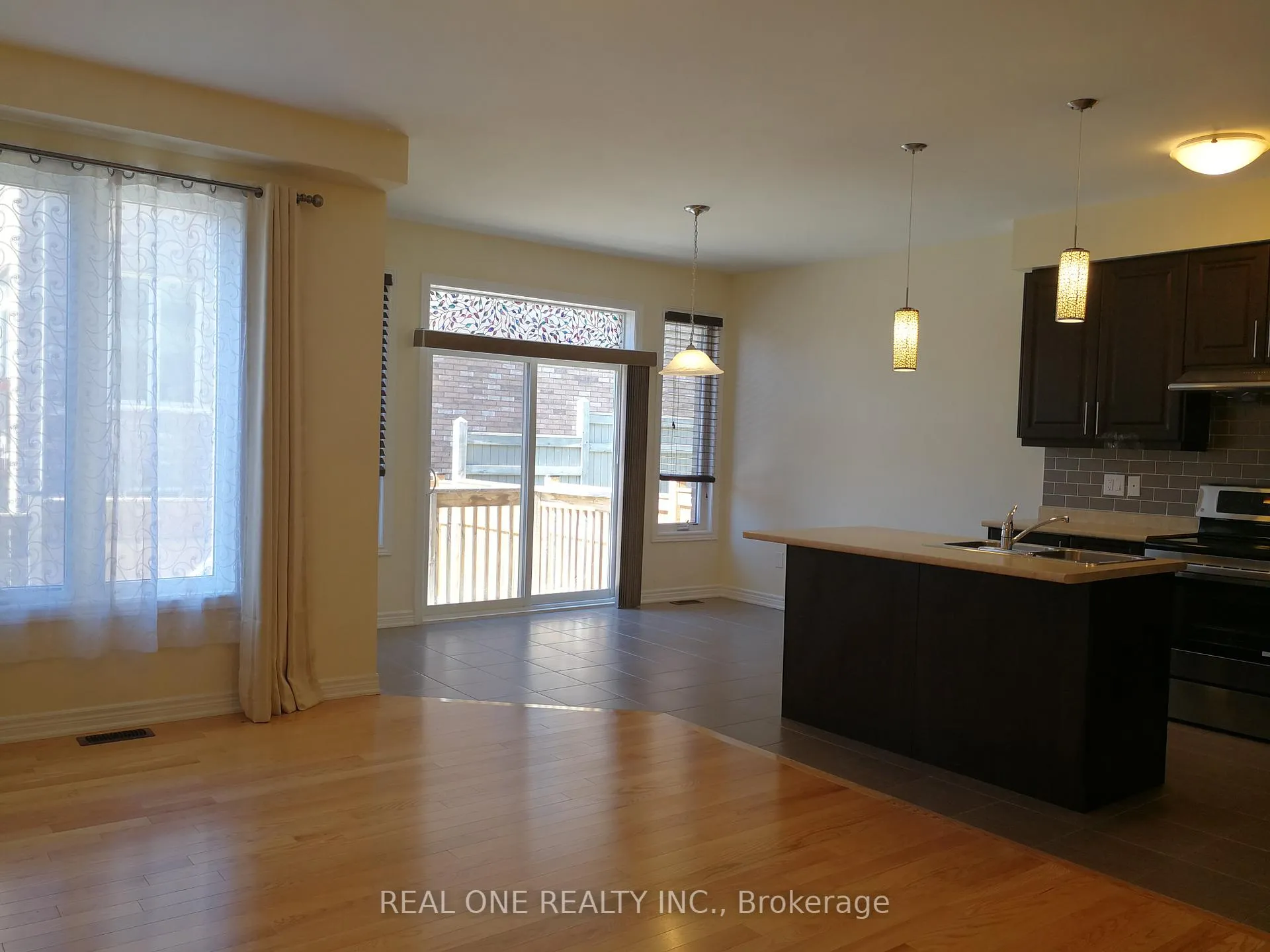 Photo 6 of 34 Christian Ritter Drive, Markham, Berczy — HOMEH