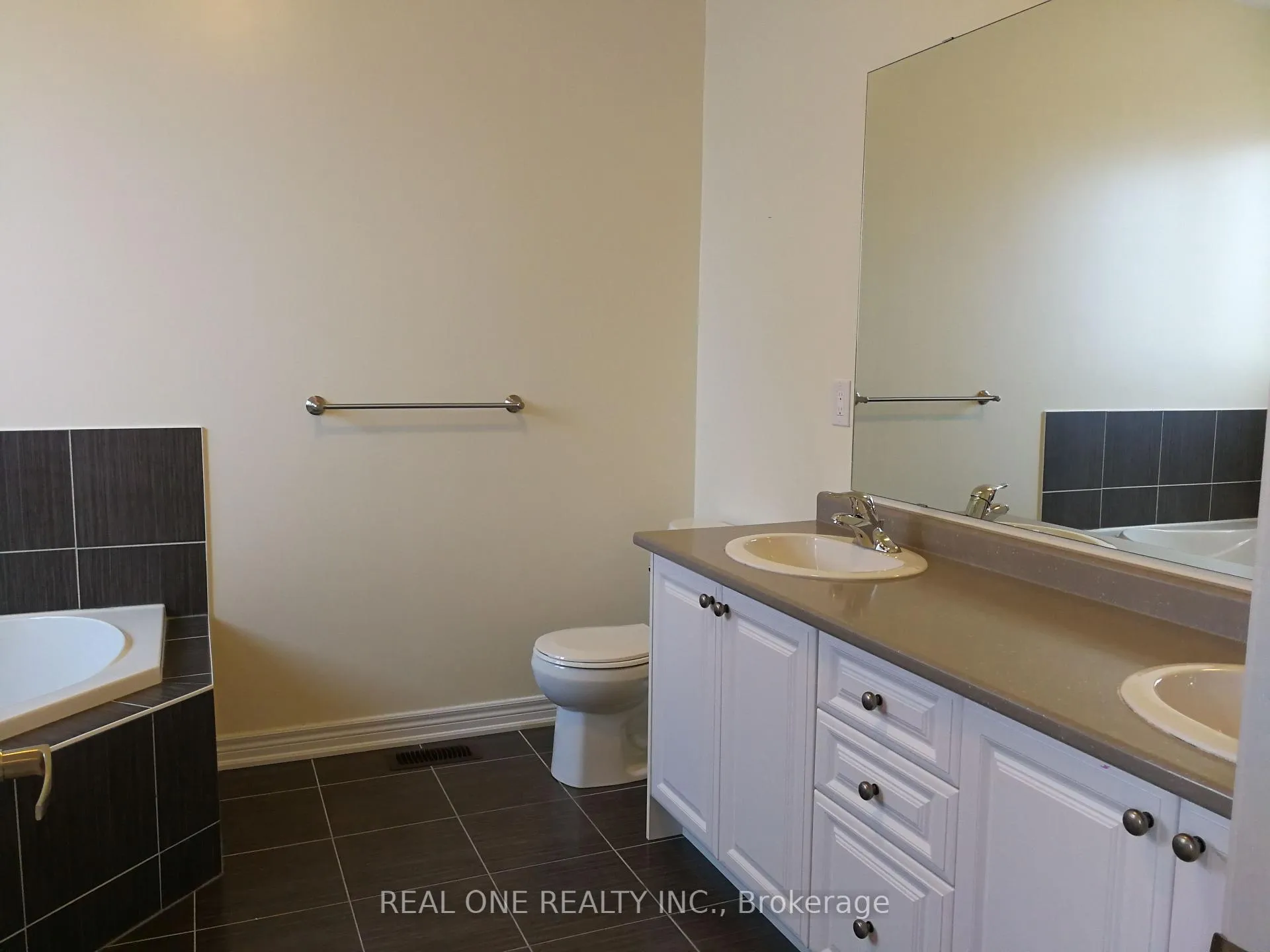 Photo 11 of 34 Christian Ritter Drive, Markham, Berczy — HOMEH