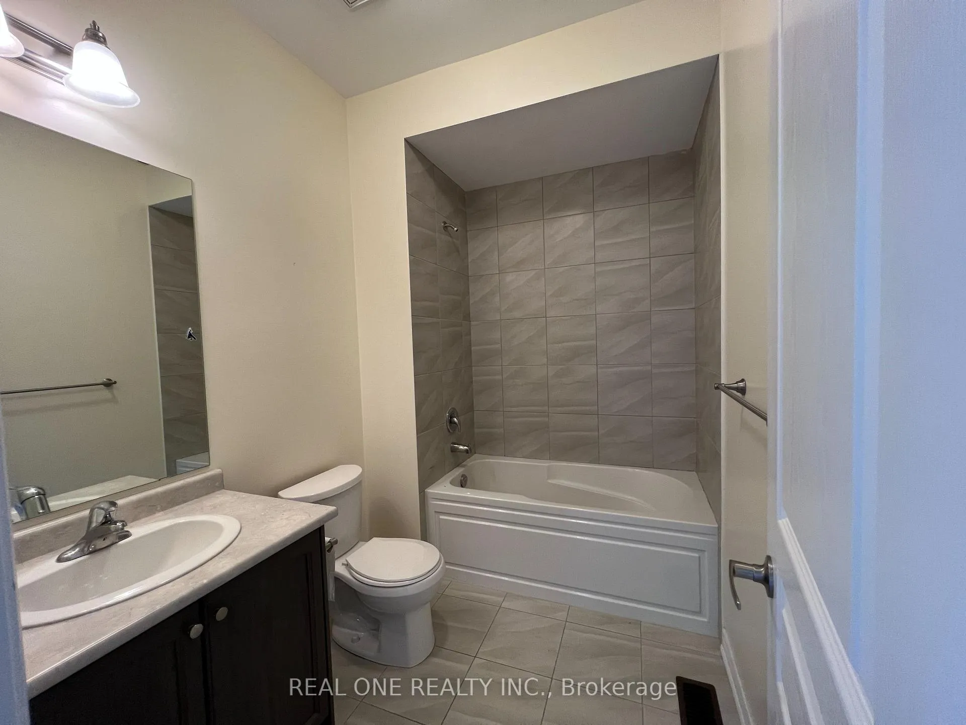Photo 16 of 34 Christian Ritter Drive, Markham, Berczy — HOMEH