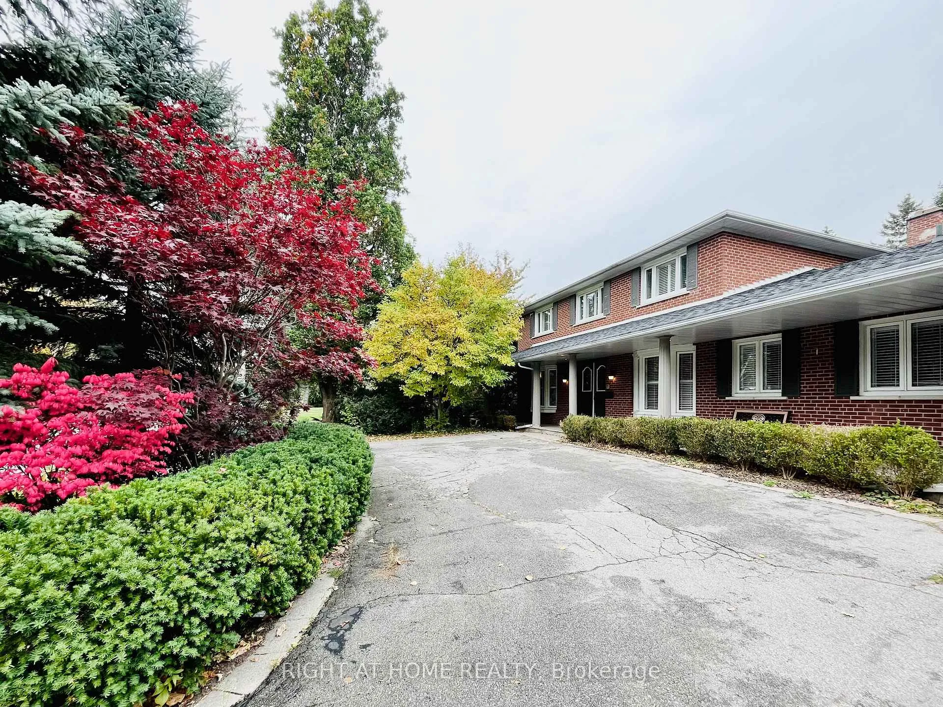 Photo 2 of 73 Laureleaf Road, Markham, Bayview Glen — HOMEH