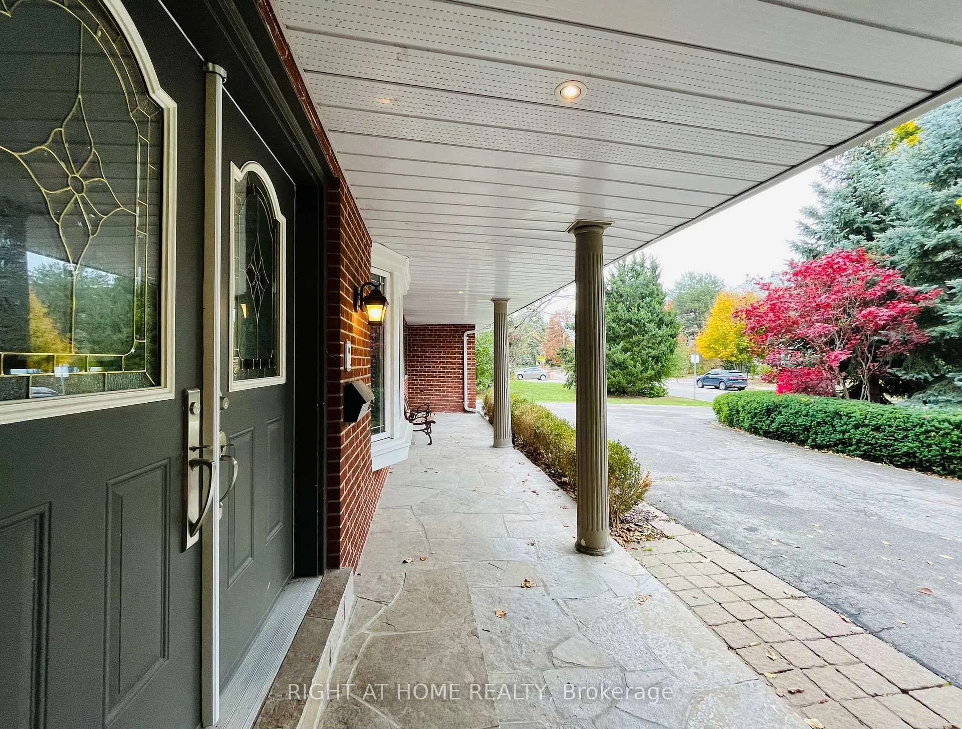 Photo 3 of 73 Laureleaf Road, Markham, Bayview Glen — HOMEH