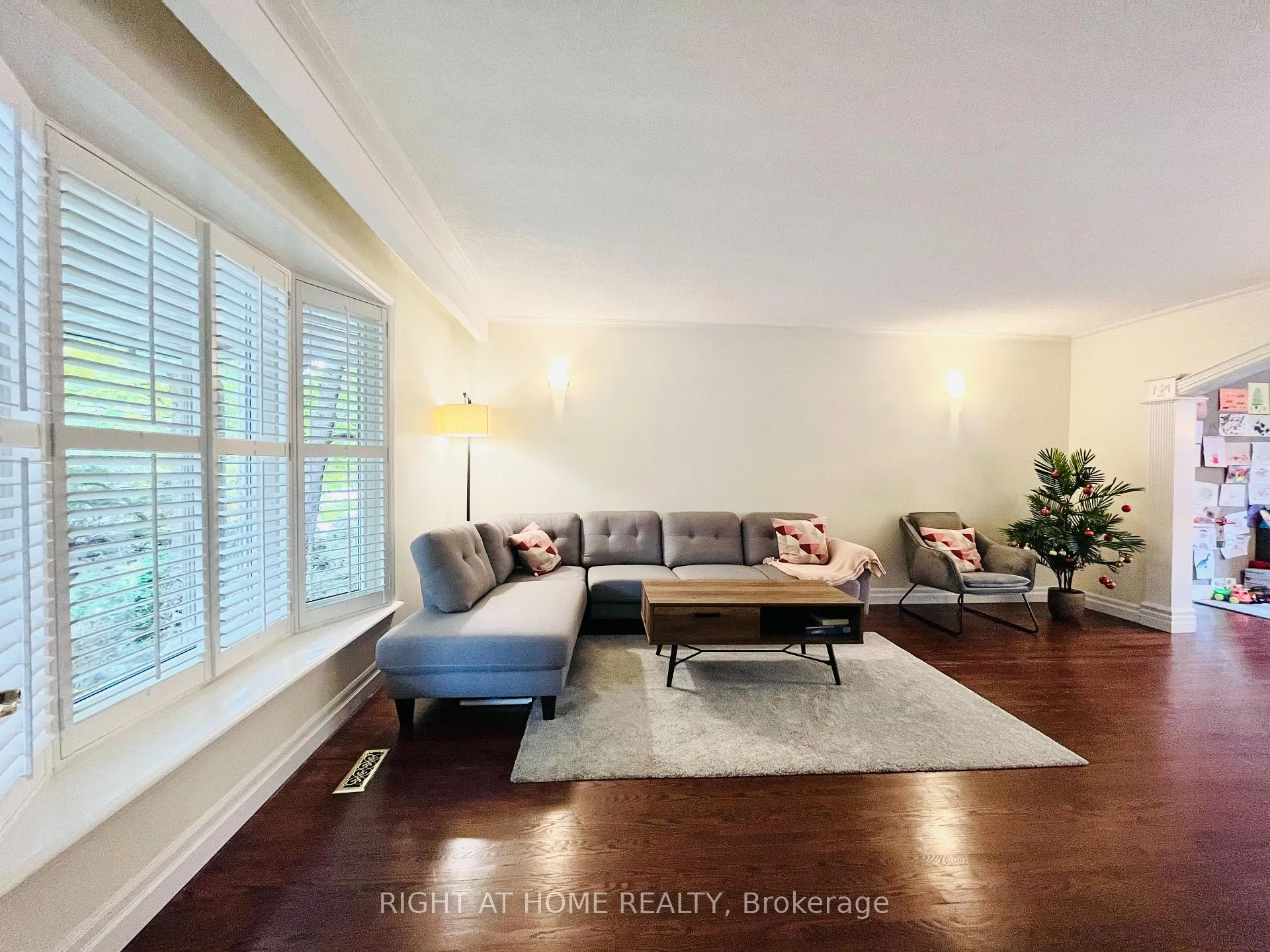 Photo 5 of 73 Laureleaf Road, Markham, Bayview Glen — HOMEH