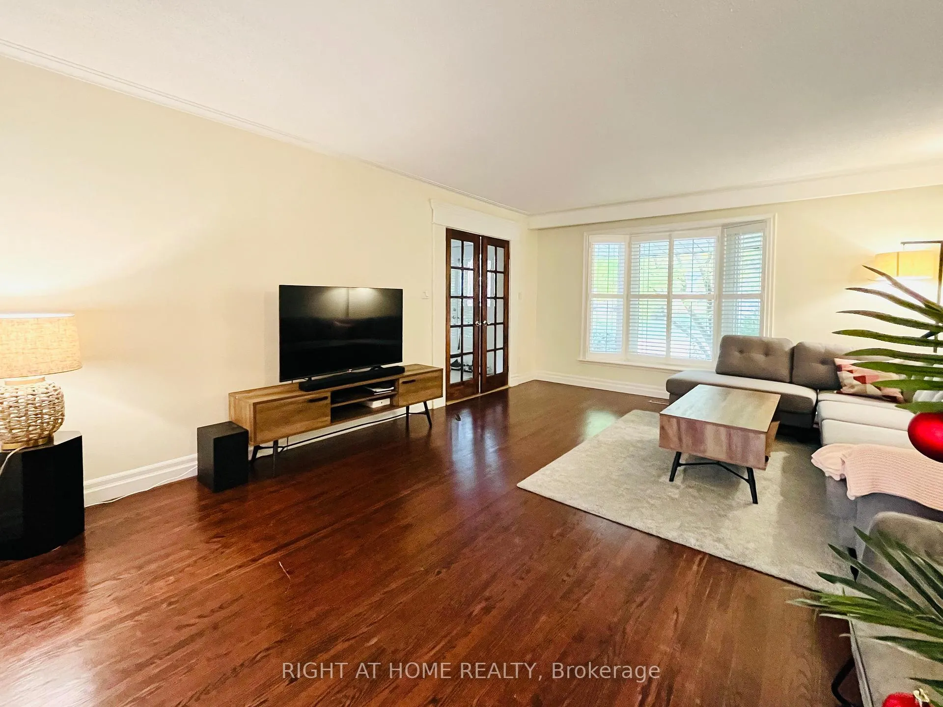 Photo 6 of 73 Laureleaf Road, Markham, Bayview Glen — HOMEH