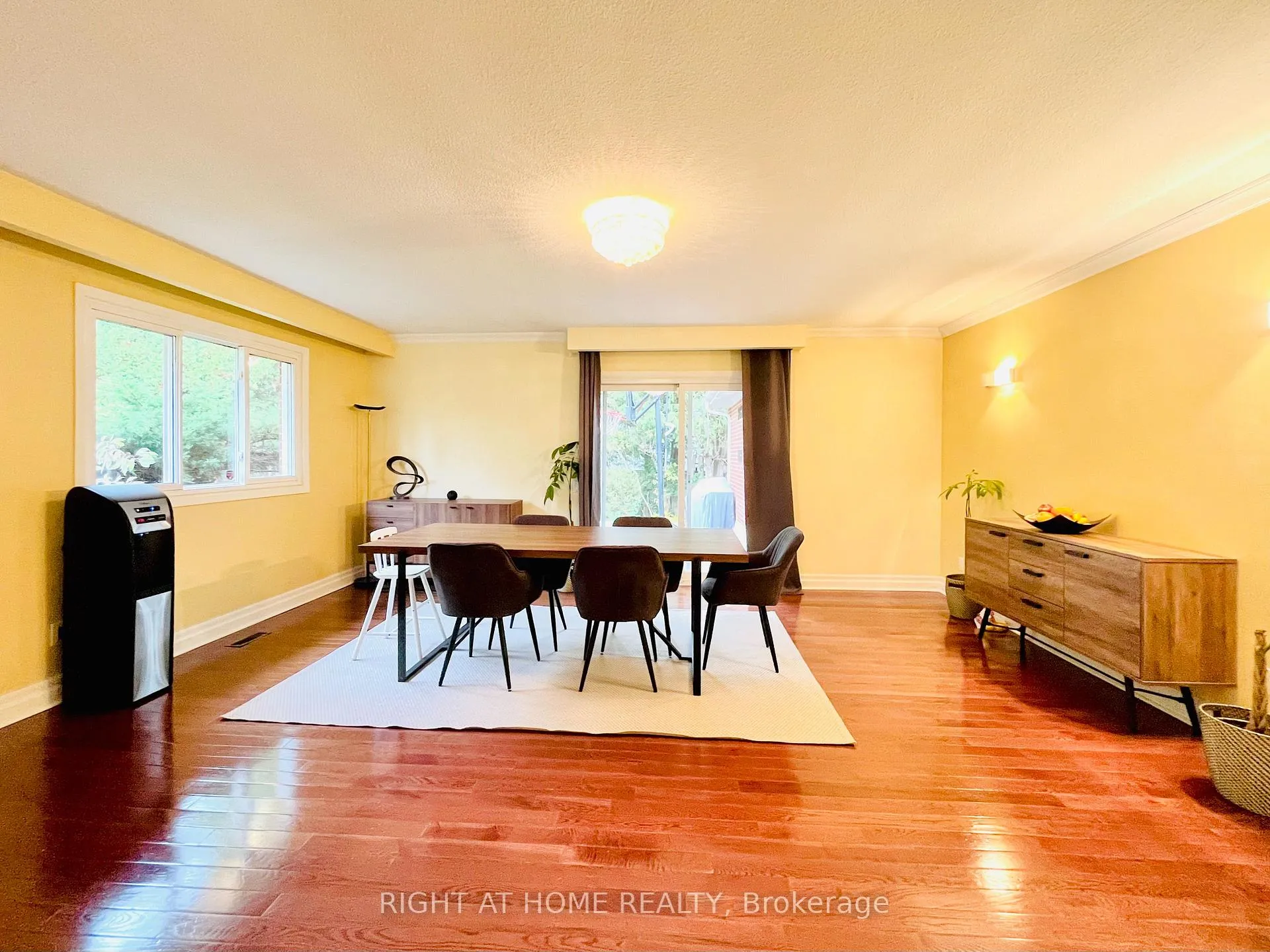 Photo 7 of 73 Laureleaf Road, Markham, Bayview Glen — HOMEH