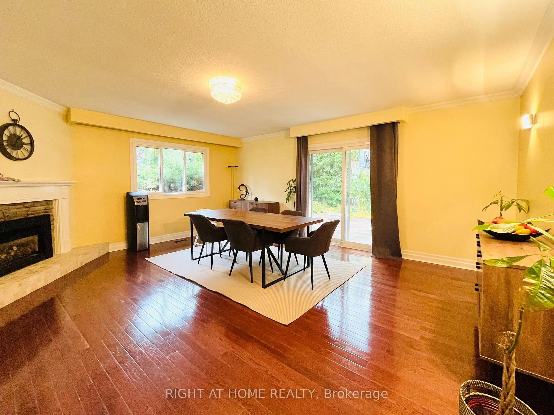 Photo 8 of 73 Laureleaf Road, Markham, Bayview Glen — HOMEH