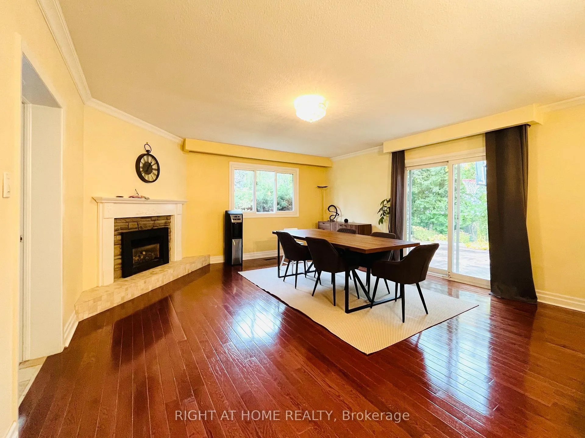Photo 9 of 73 Laureleaf Road, Markham, Bayview Glen — HOMEH