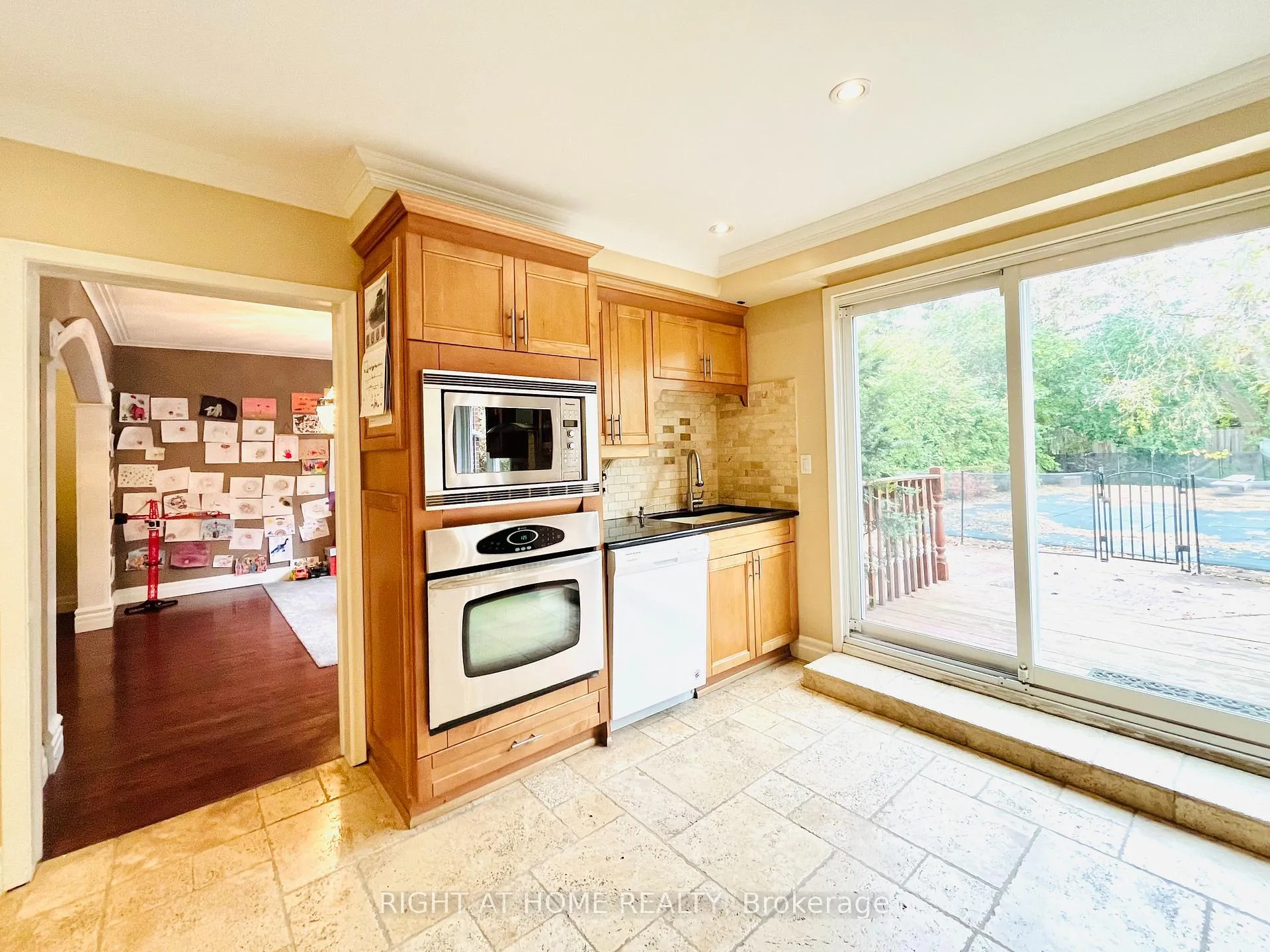 Photo 12 of 73 Laureleaf Road, Markham, Bayview Glen — HOMEH