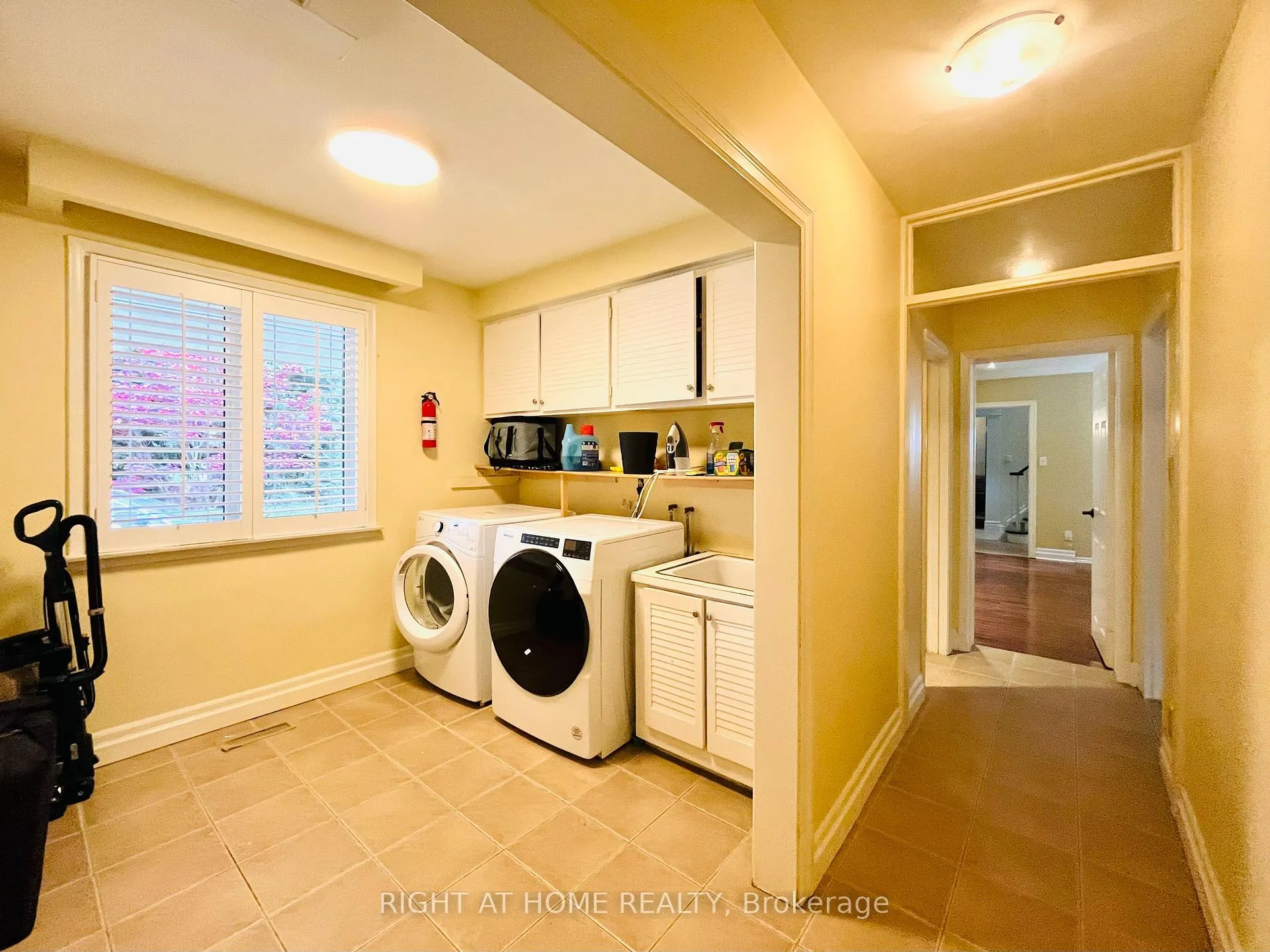 Photo 19 of 73 Laureleaf Road, Markham, Bayview Glen — HOMEH