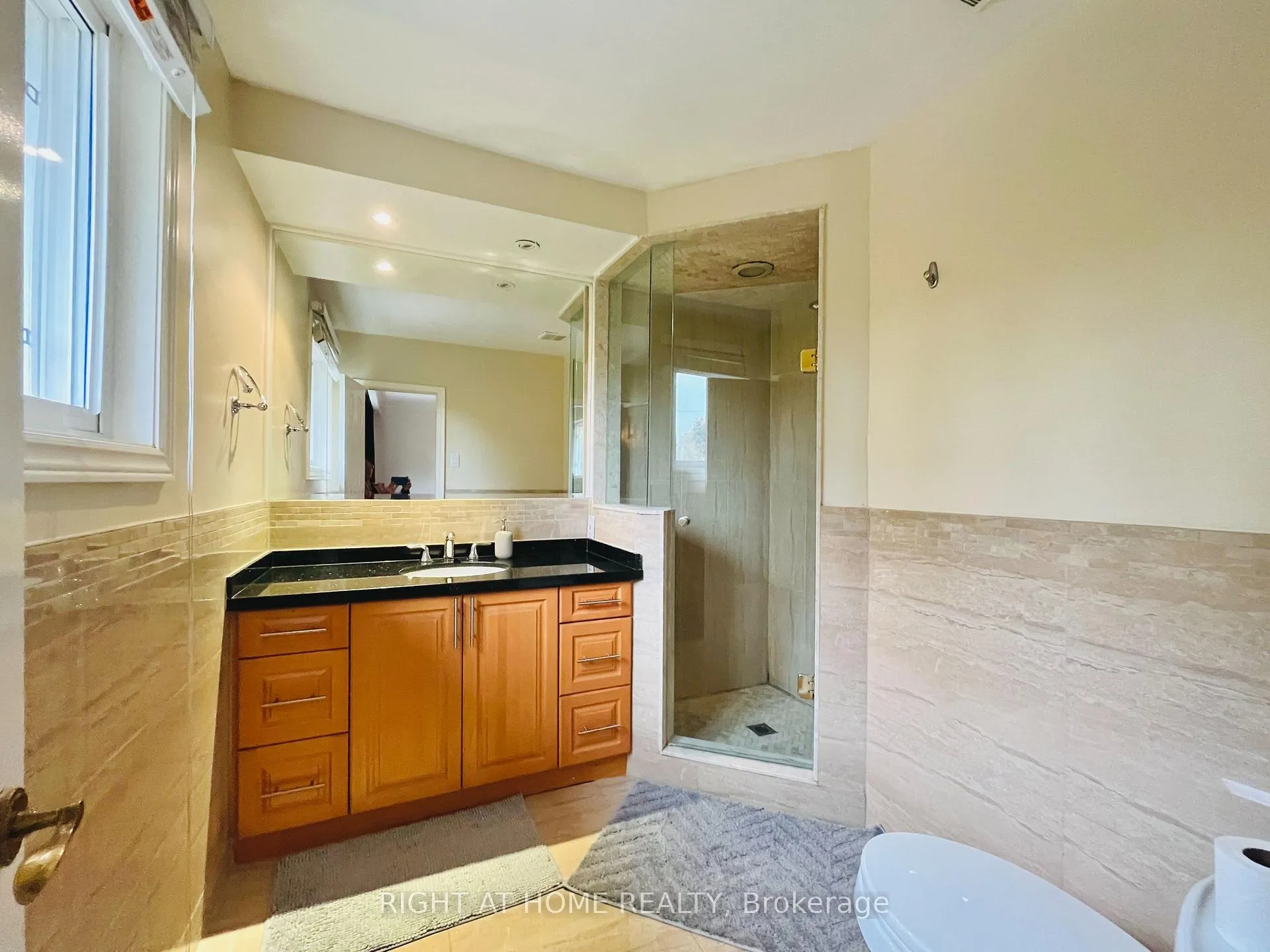 Photo 22 of 73 Laureleaf Road, Markham, Bayview Glen — HOMEH