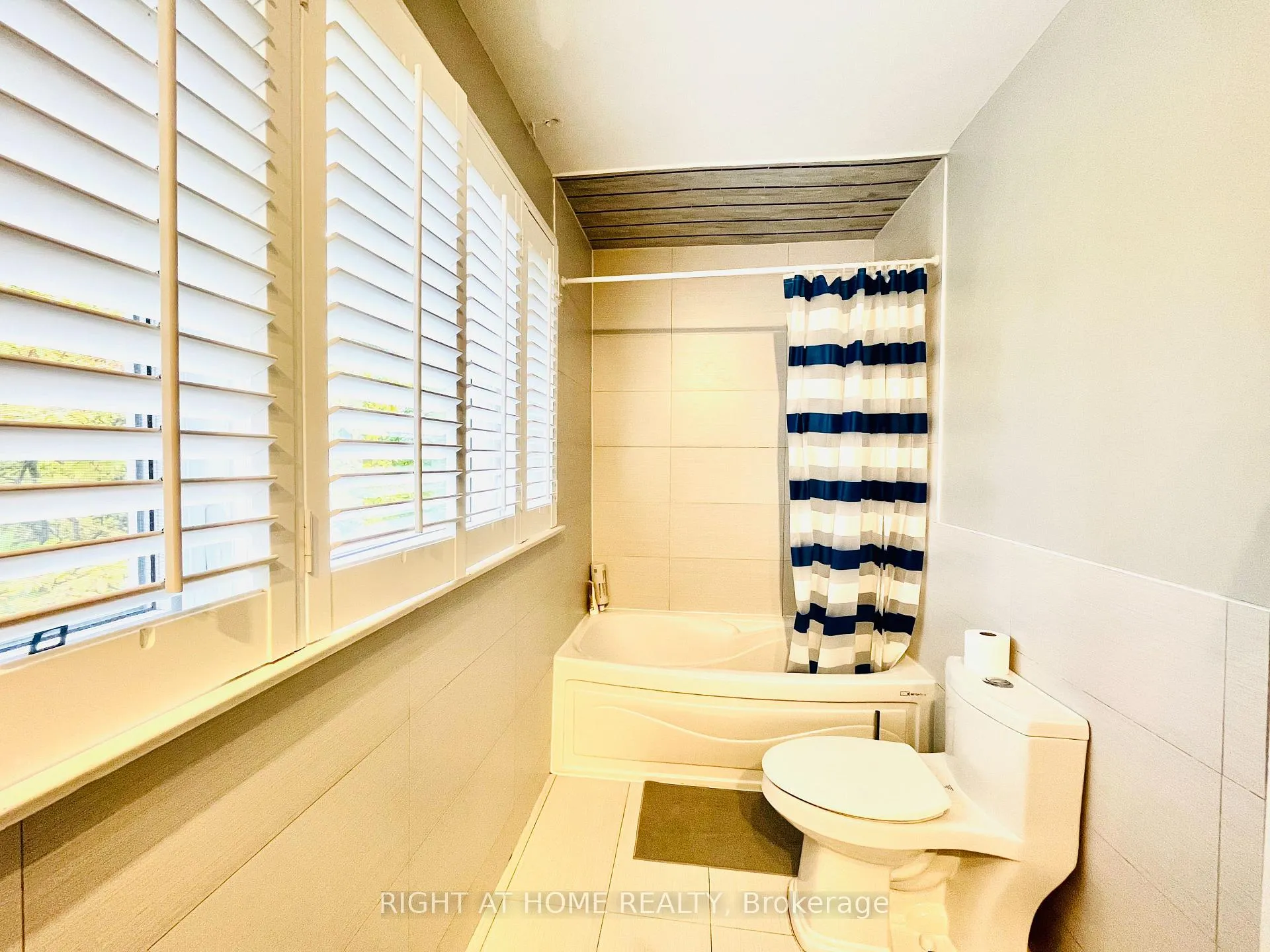 Photo 26 of 73 Laureleaf Road, Markham, Bayview Glen — HOMEH