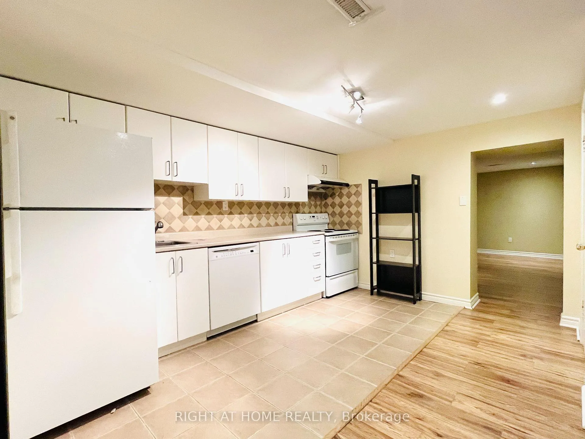 Photo 29 of 73 Laureleaf Road, Markham, Bayview Glen — HOMEH