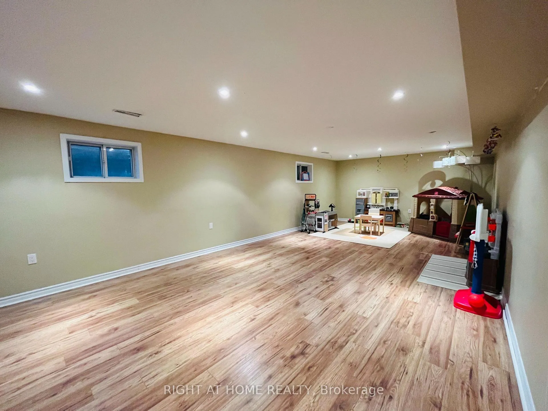Photo 30 of 73 Laureleaf Road, Markham, Bayview Glen — HOMEH