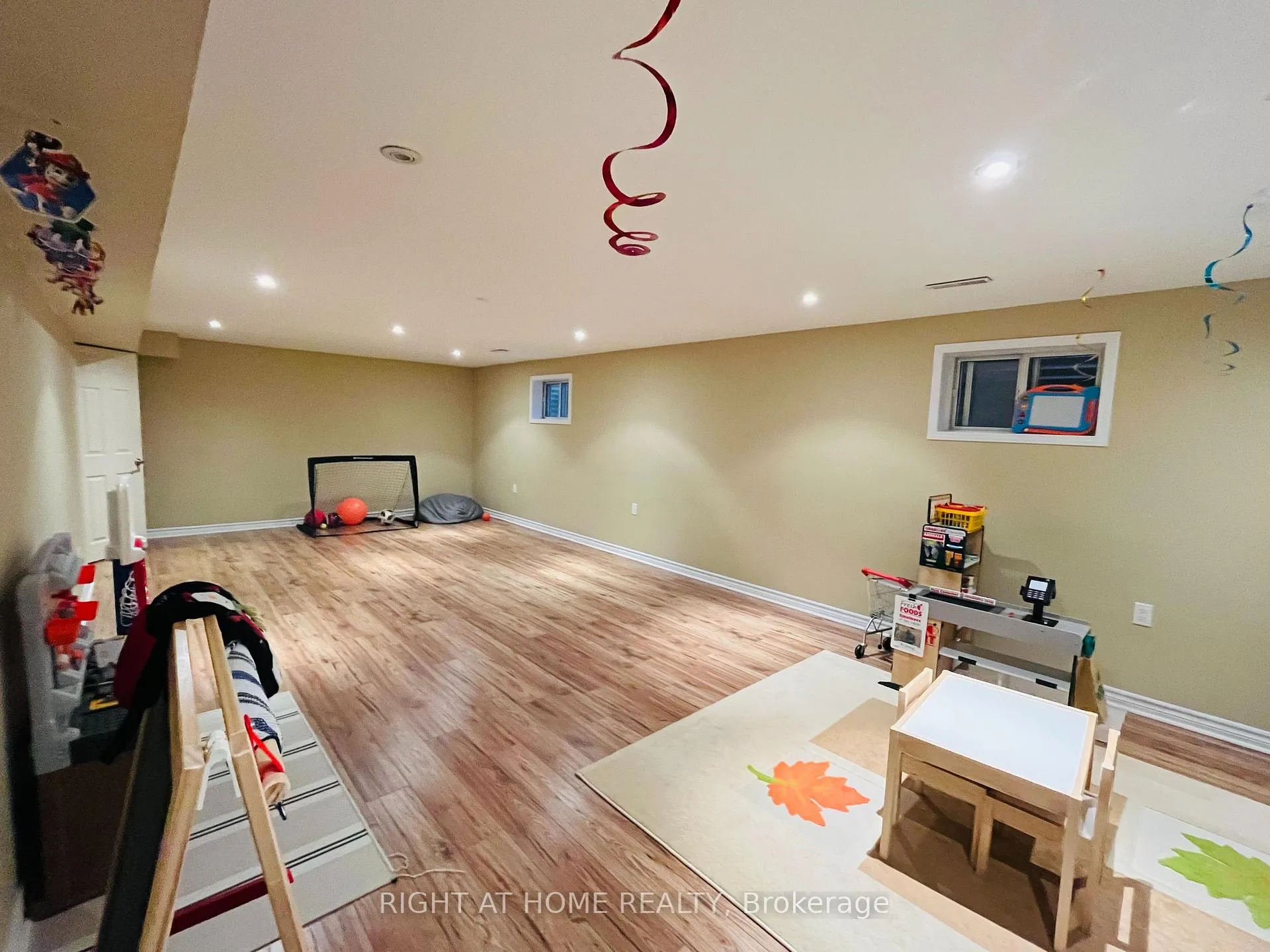Photo 31 of 73 Laureleaf Road, Markham, Bayview Glen — HOMEH