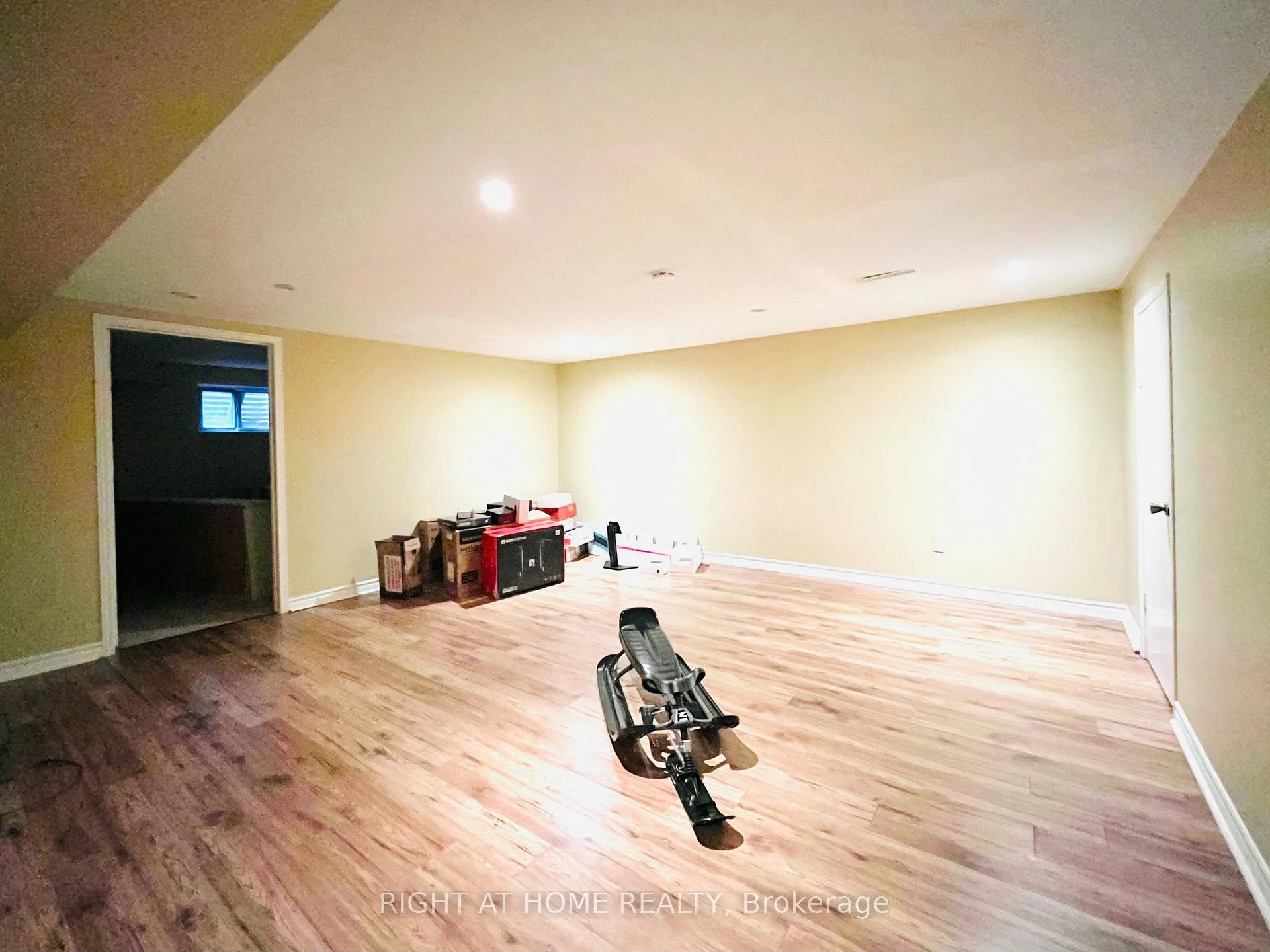 Photo 32 of 73 Laureleaf Road, Markham, Bayview Glen — HOMEH