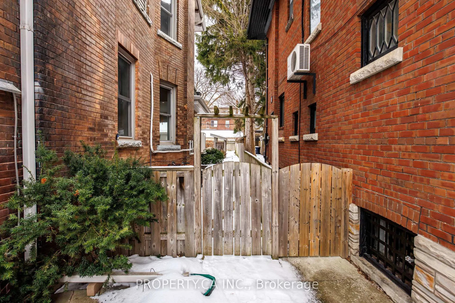 Photo 29 of Unit #Main, 423 Palmerston Boulevard, Toronto, Palmerston-Little Italy — HOMEH