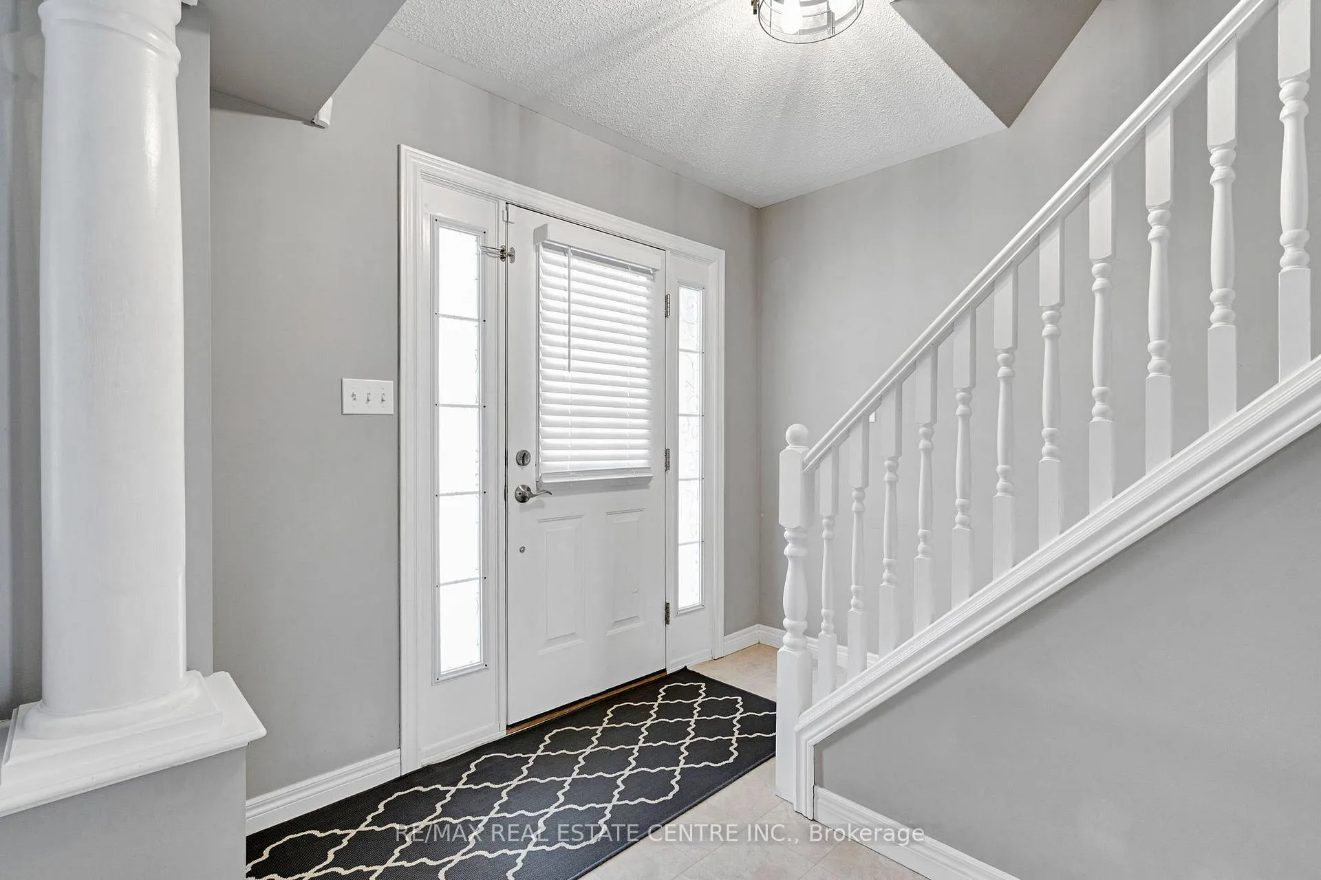 Photo 3 of 16 Falconridge Court, St. Thomas — HOMEH