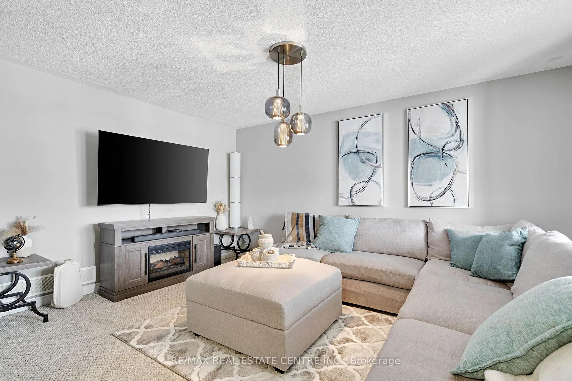 Photo 4 of 16 Falconridge Court, St. Thomas — HOMEH