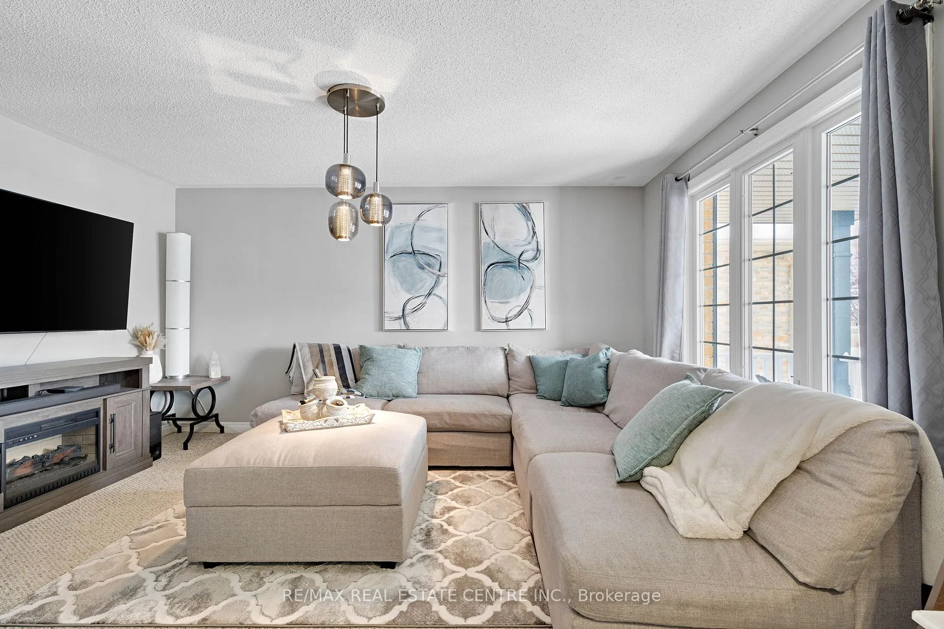 Photo 5 of 16 Falconridge Court, St. Thomas — HOMEH