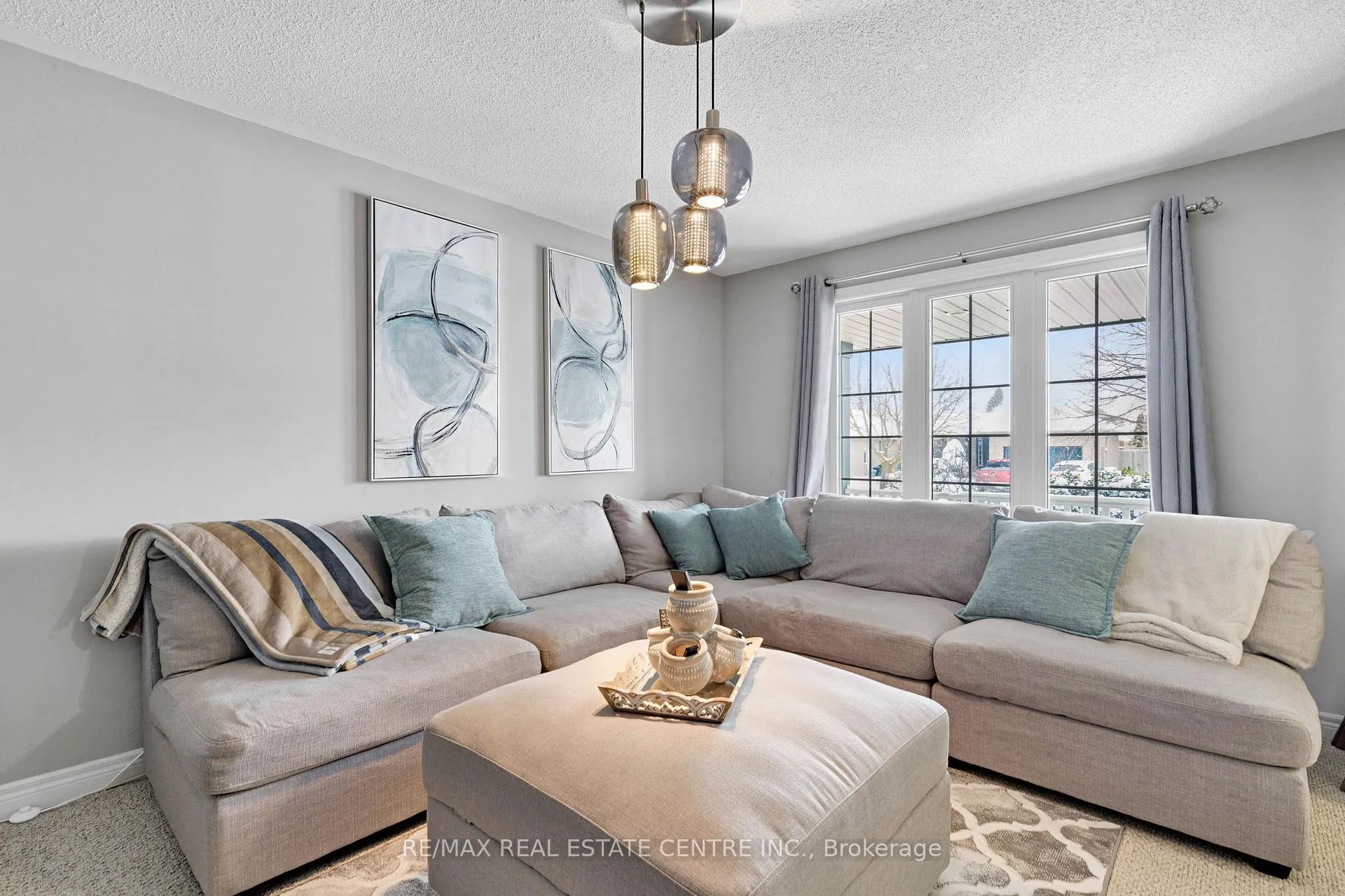Photo 6 of 16 Falconridge Court, St. Thomas — HOMEH