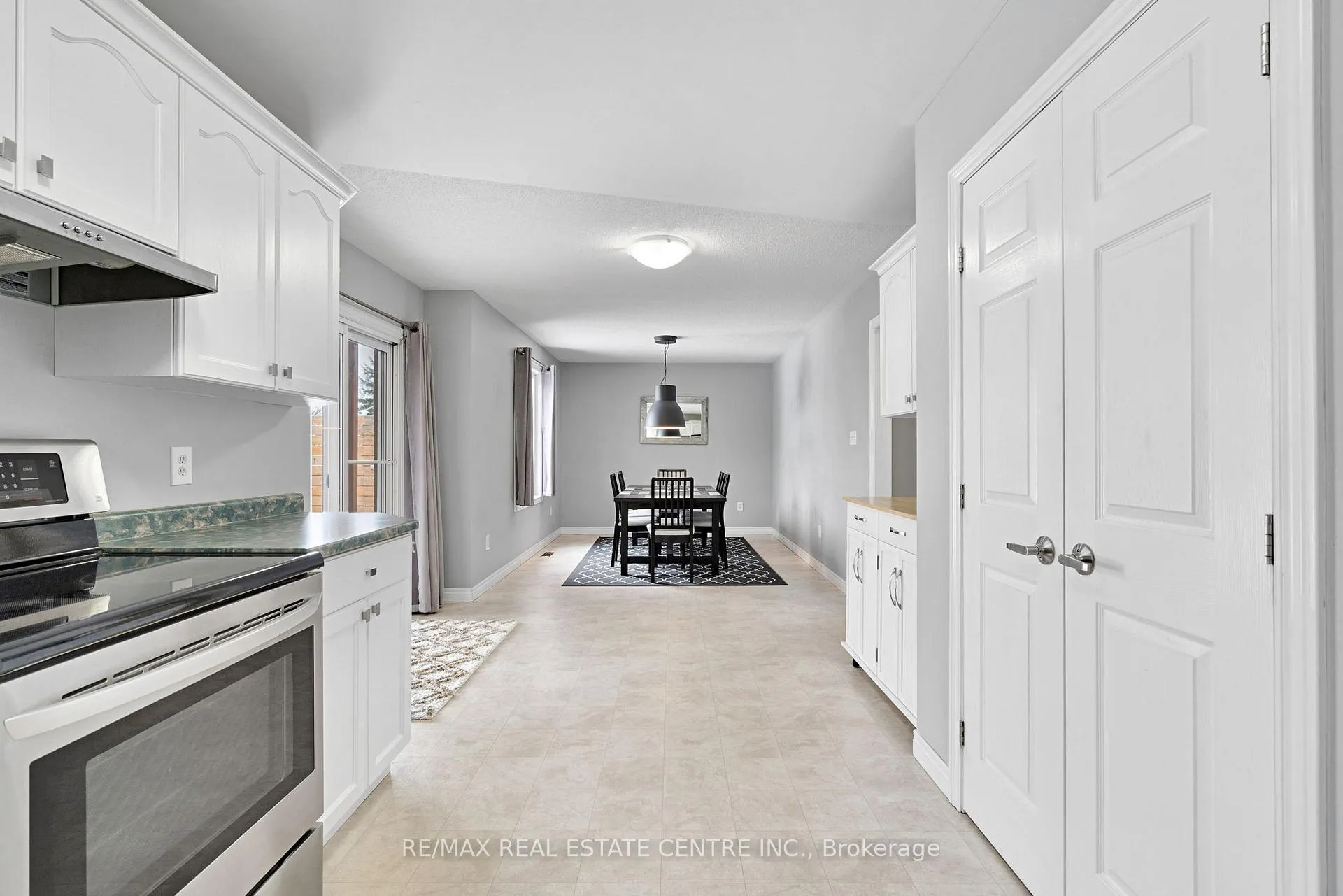Photo 9 of 16 Falconridge Court, St. Thomas — HOMEH