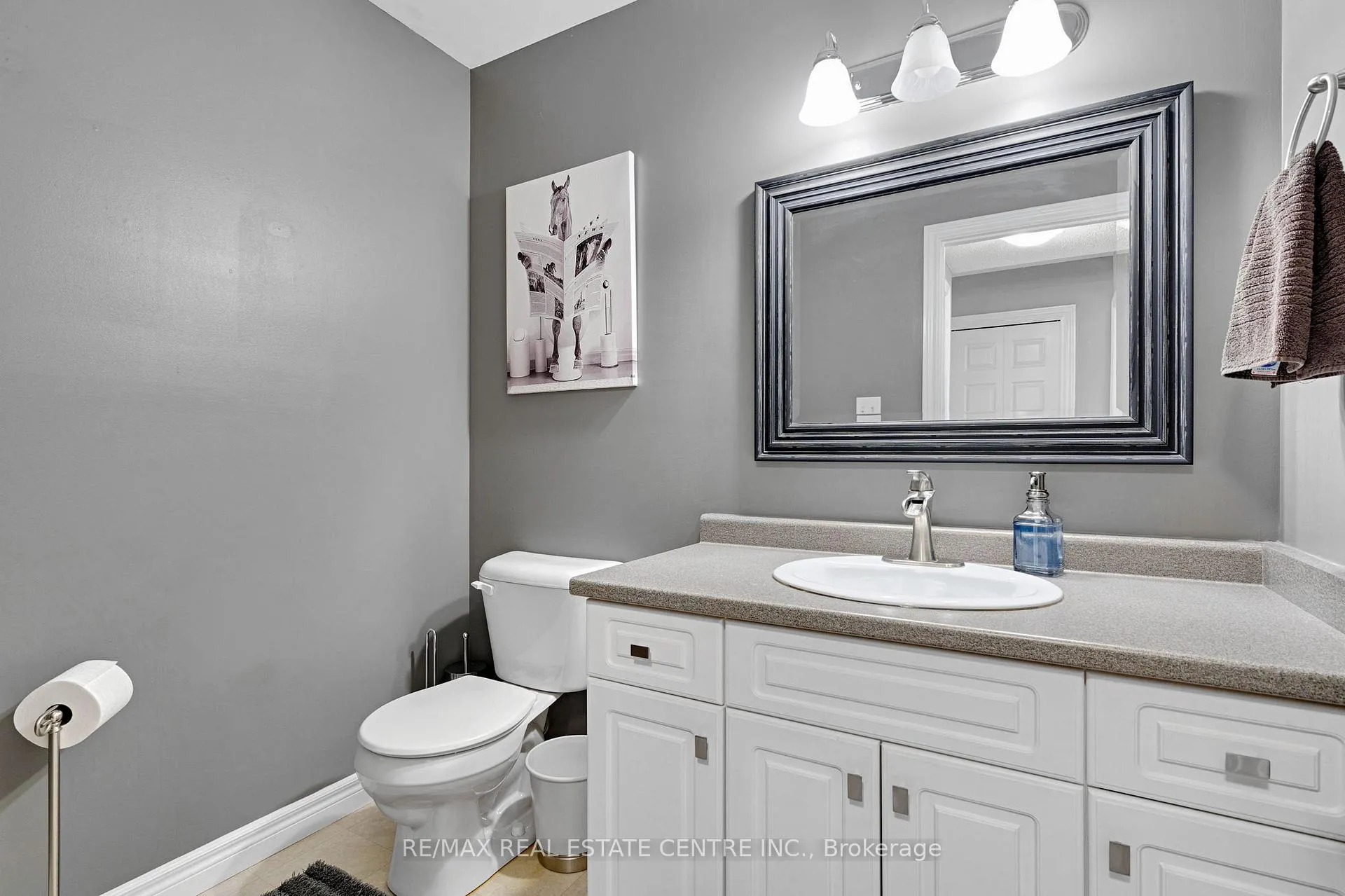 Photo 11 of 16 Falconridge Court, St. Thomas — HOMEH