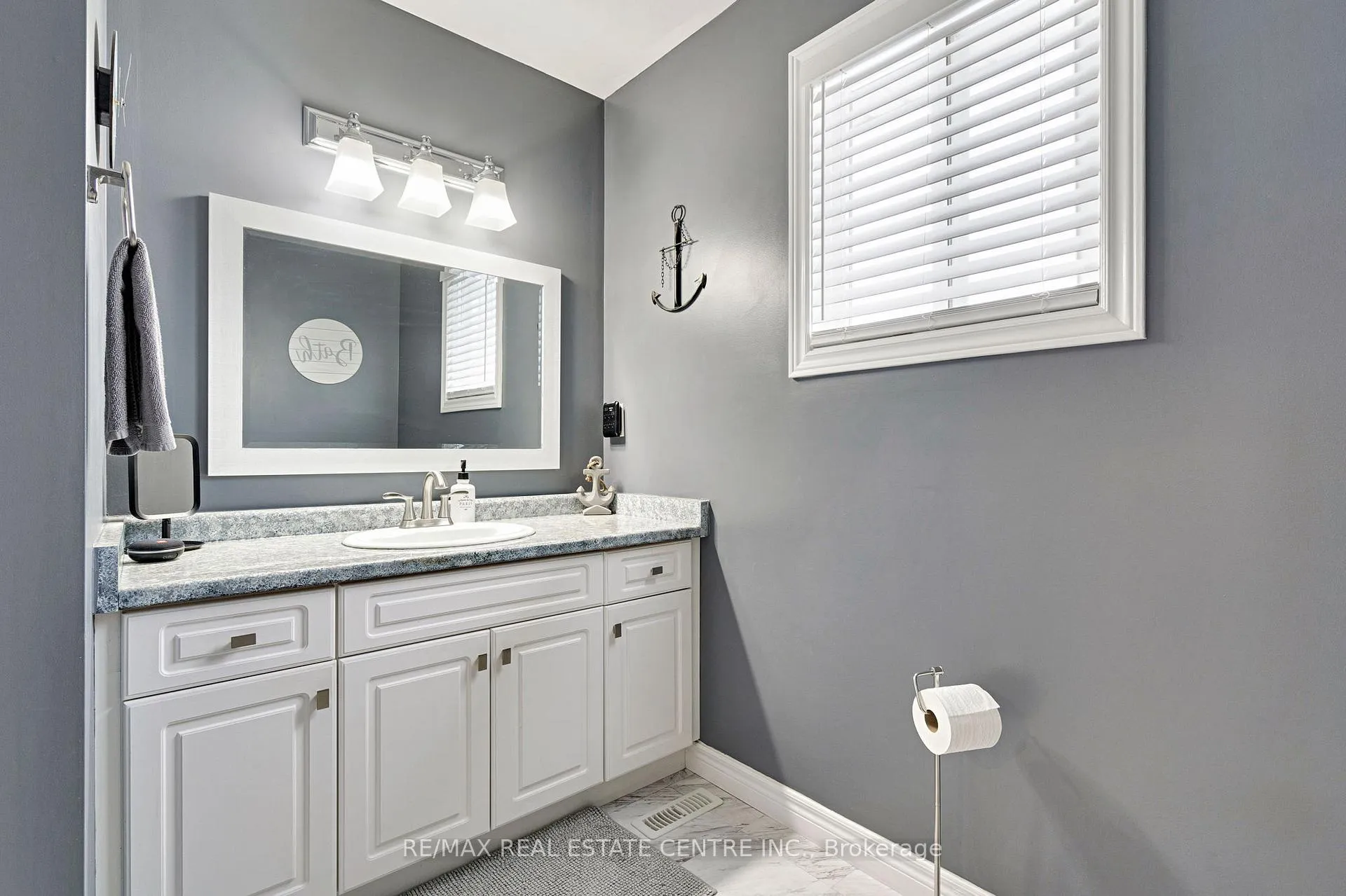 Photo 17 of 16 Falconridge Court, St. Thomas — HOMEH