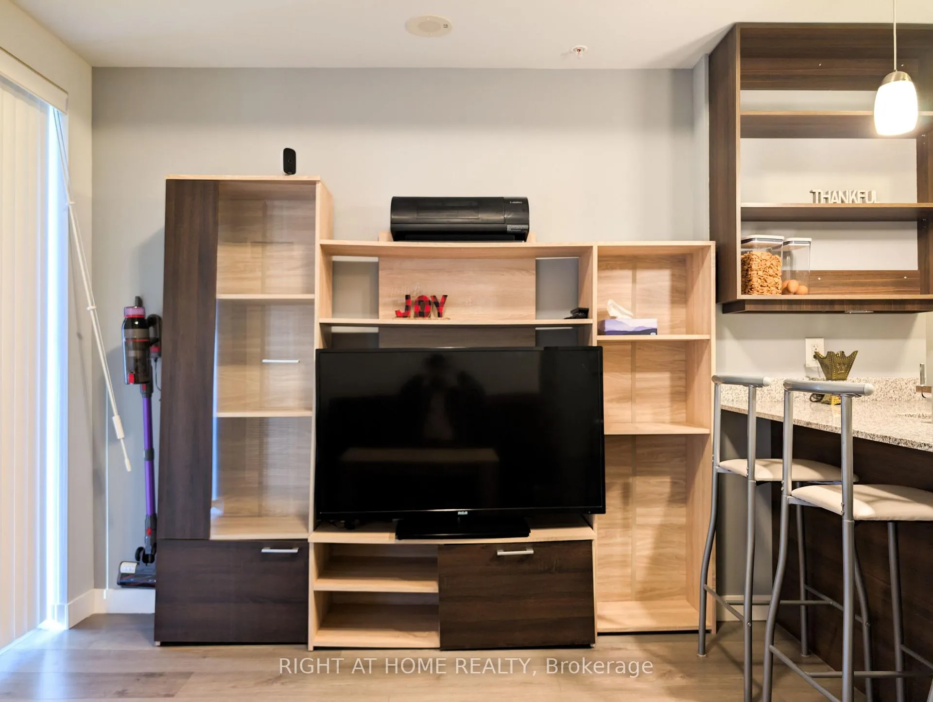 Photo 7 of Unit 801, 318 Spruce Street, Waterloo, Lakeshore Village — HOMEH