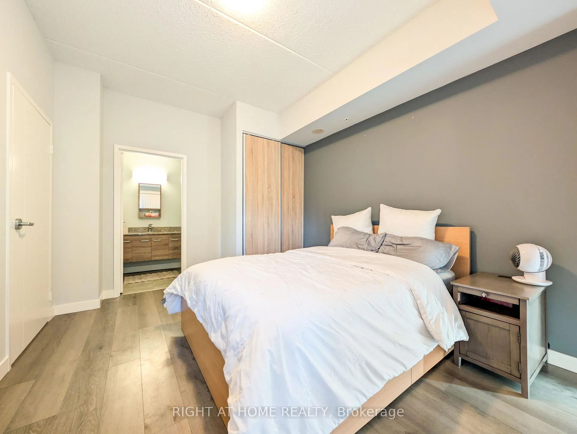 Photo 11 of Unit 801, 318 Spruce Street, Waterloo, Lakeshore Village — HOMEH