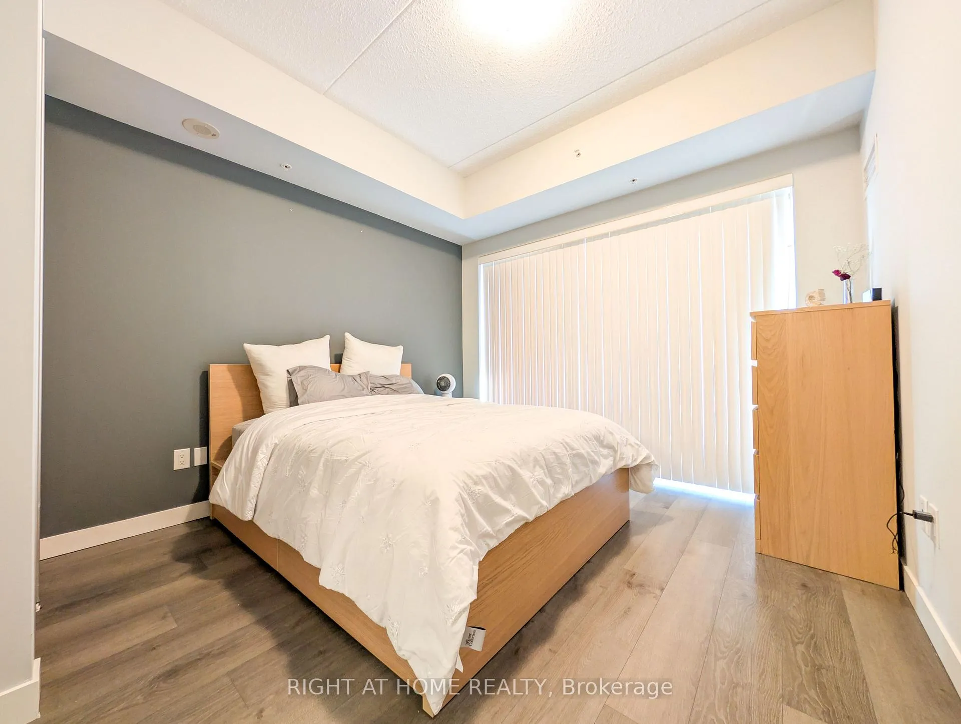 Photo 13 of Unit 801, 318 Spruce Street, Waterloo, Lakeshore Village — HOMEH