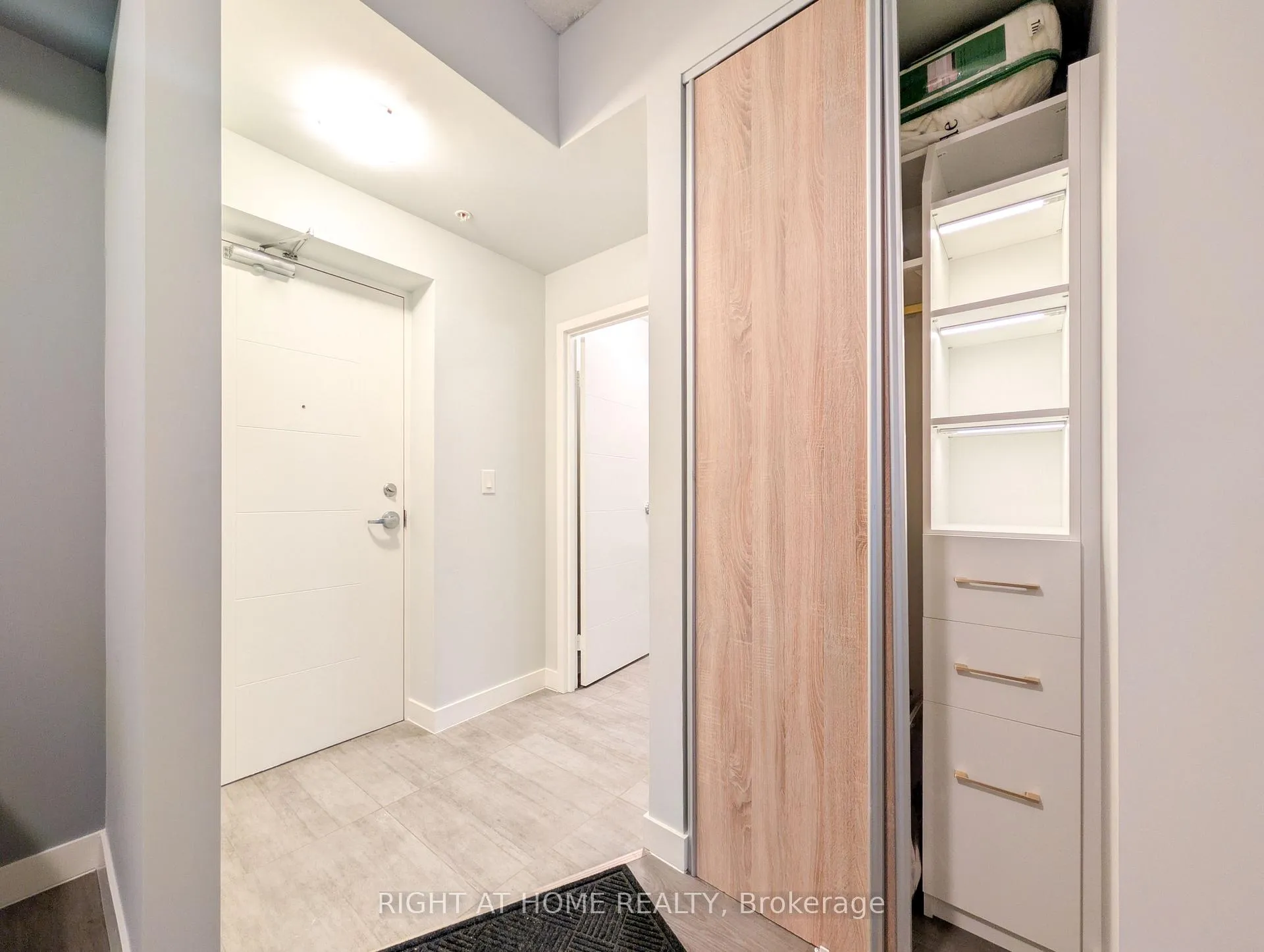 Photo 26 of Unit 801, 318 Spruce Street, Waterloo, Lakeshore Village — HOMEH