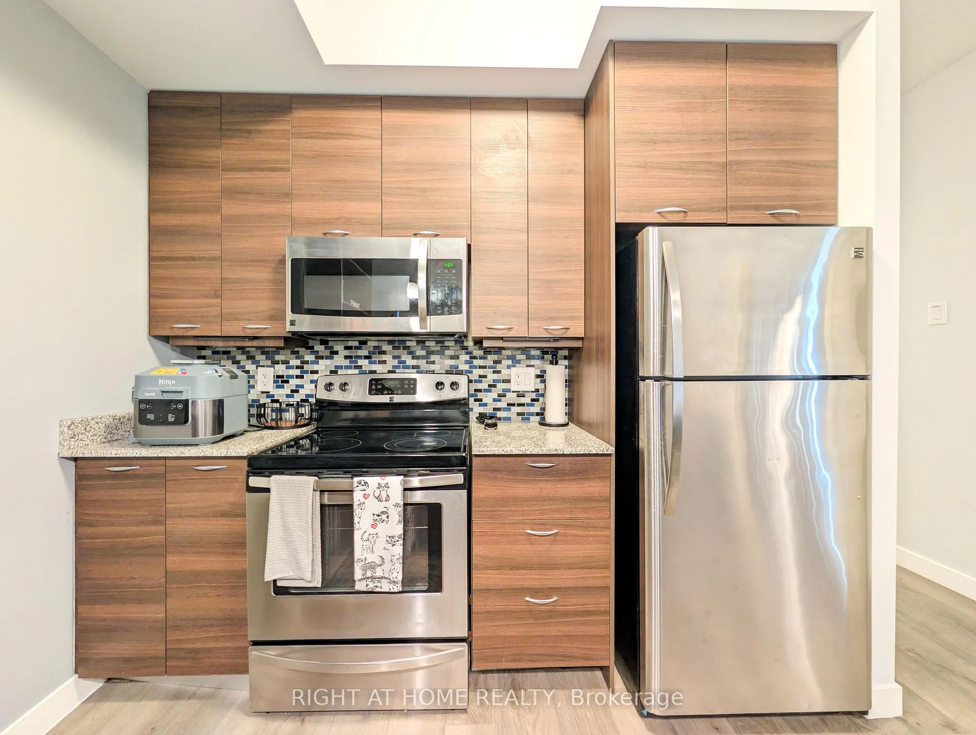 Photo 28 of Unit 801, 318 Spruce Street, Waterloo, Lakeshore Village — HOMEH