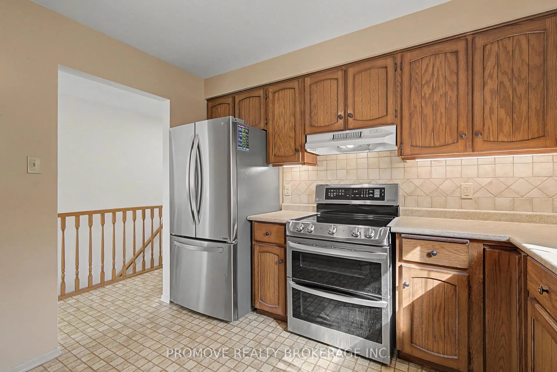 Photo 2 of 114 Dovercliffe Road, Guelph, Dovercliffe Park/Old University — HOMEH