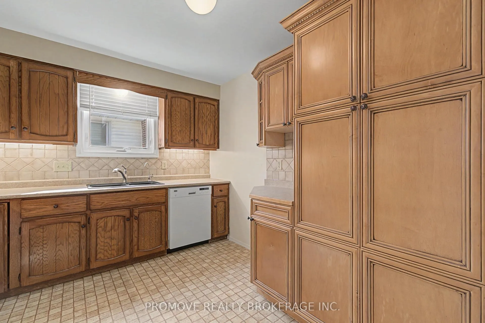 Photo 5 of 114 Dovercliffe Road, Guelph, Dovercliffe Park/Old University — HOMEH