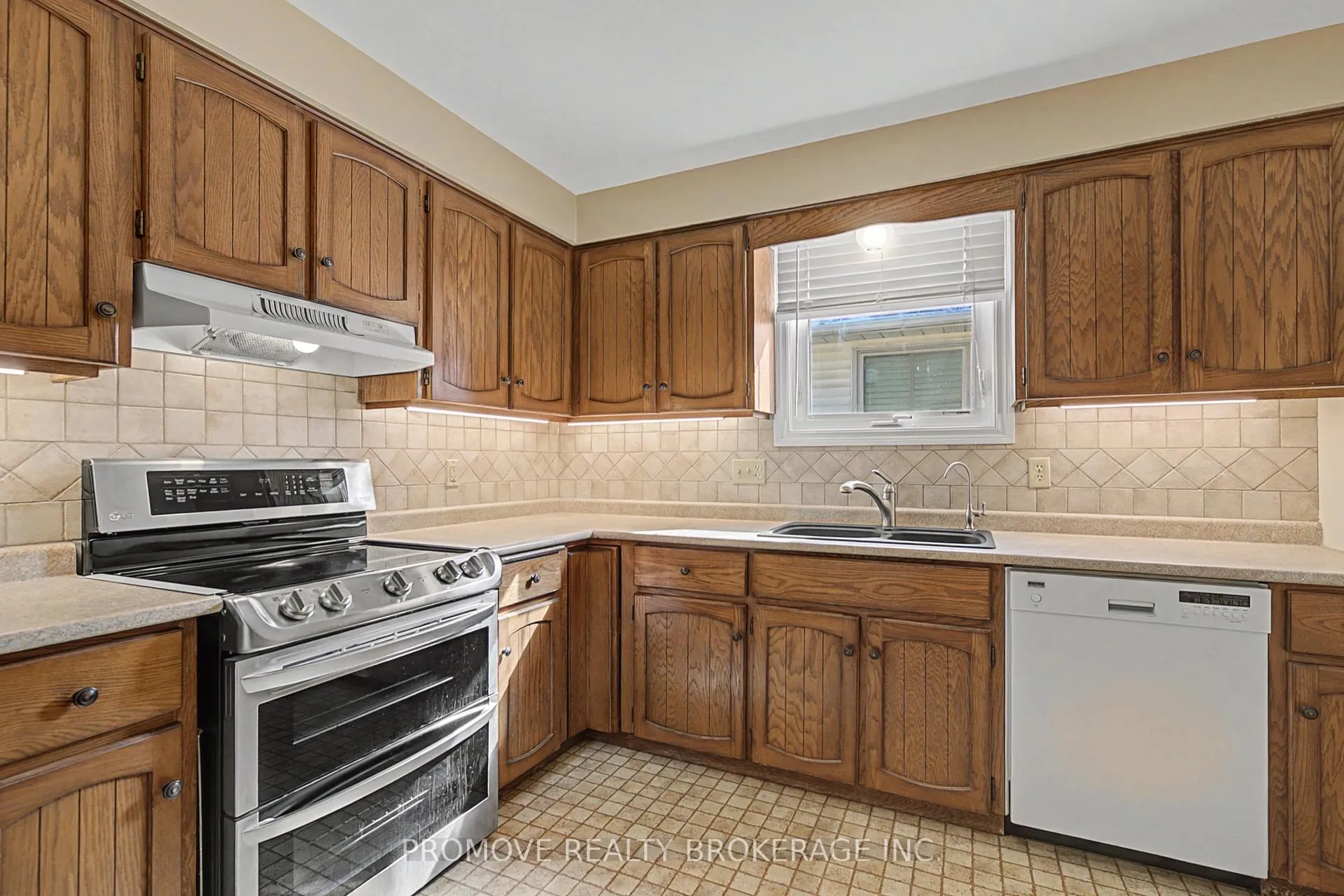 Photo 6 of 114 Dovercliffe Road, Guelph, Dovercliffe Park/Old University — HOMEH