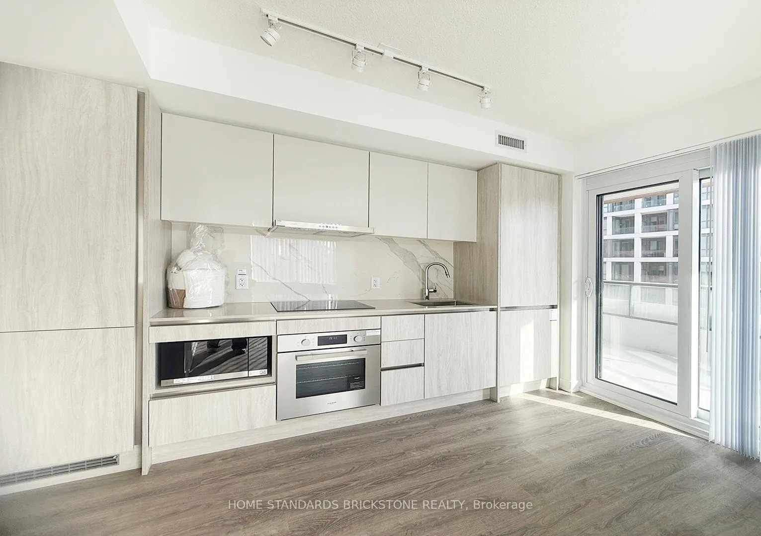 Photo 3 of Unit 615, 180 Front Street E, Toronto, Waterfront Communities — HOMEH