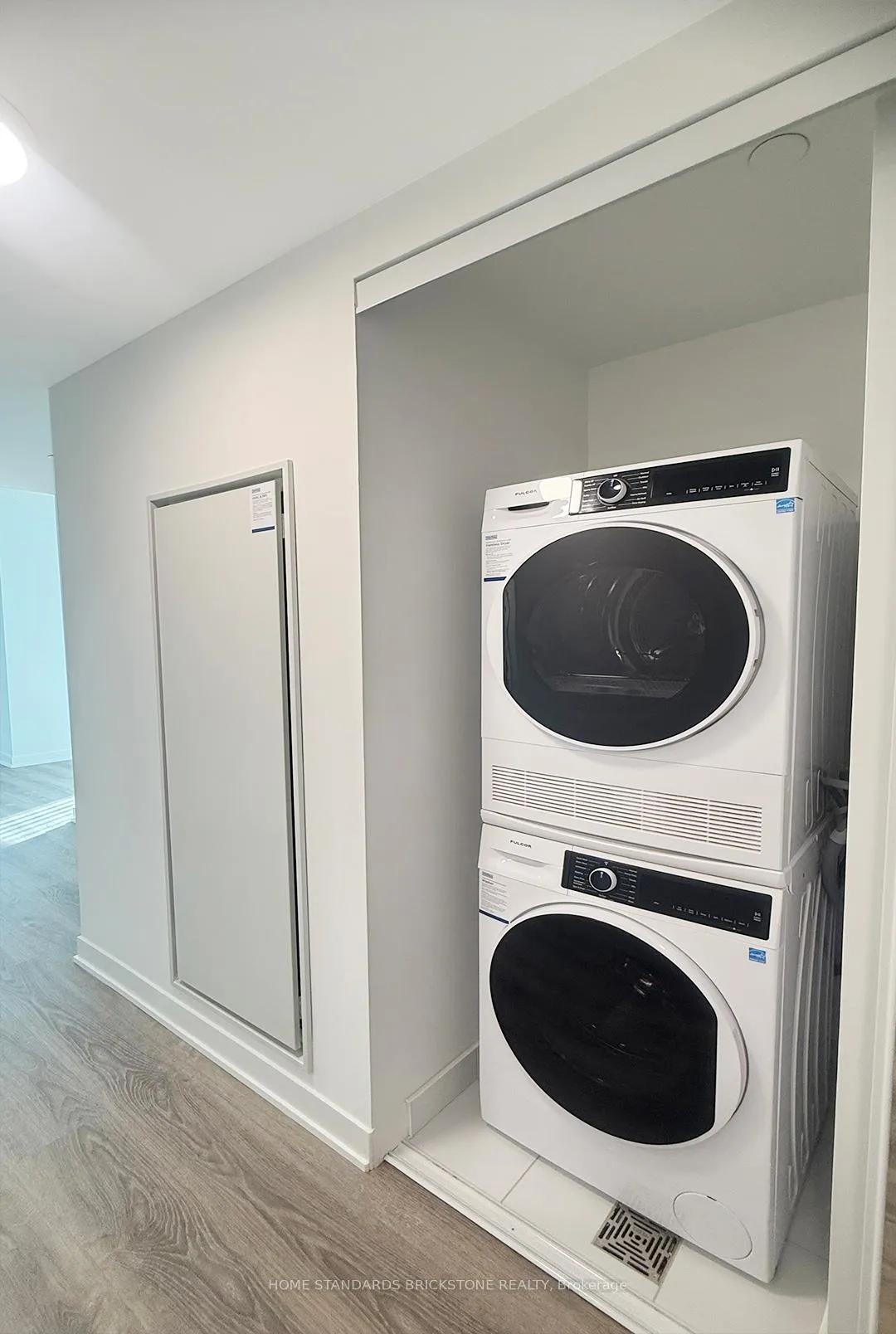 Photo 6 of Unit 615, 180 Front Street E, Toronto, Waterfront Communities — HOMEH