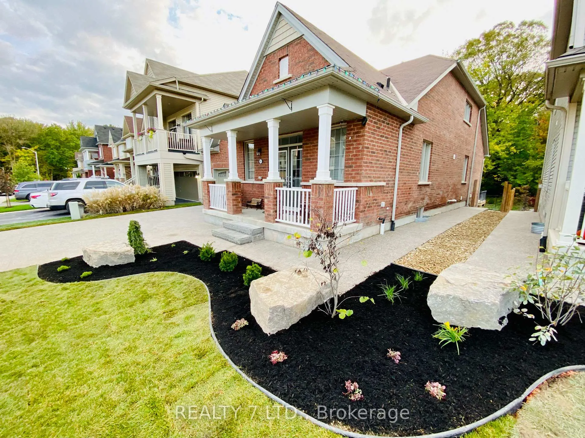 Photo 27 of 8541 Sweet Chestnut Drive, Niagara Falls, Brown — HOMEH
