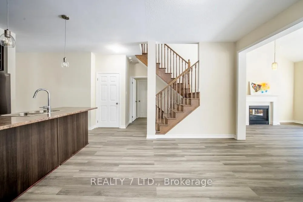 Photo 11 of 8541 Sweet Chestnut Drive, Niagara Falls, Brown — HOMEH