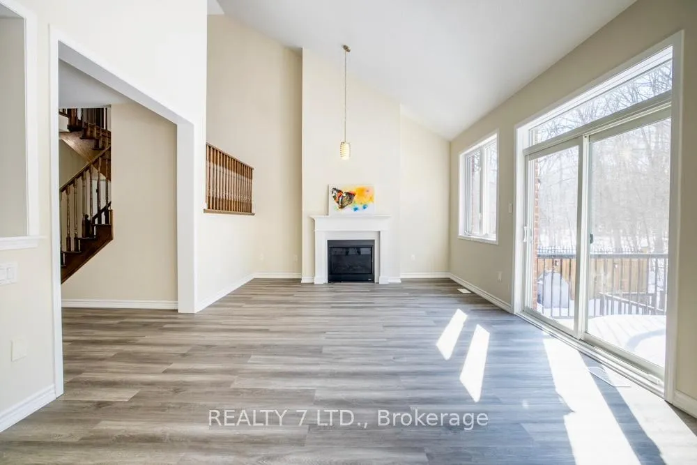 Photo 13 of 8541 Sweet Chestnut Drive, Niagara Falls, Brown — HOMEH