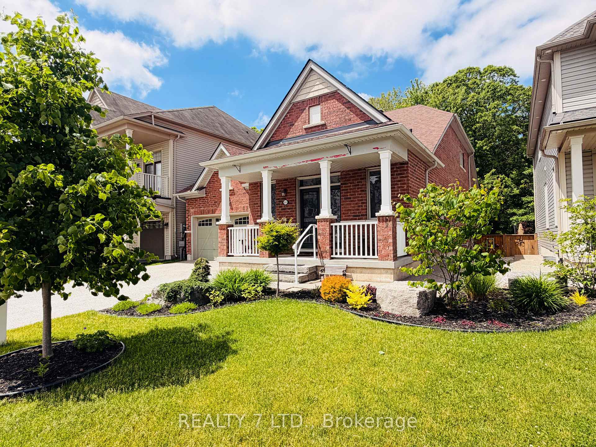 Photo 2 of 8541 Sweet Chestnut Drive, Niagara Falls, Brown — HOMEH