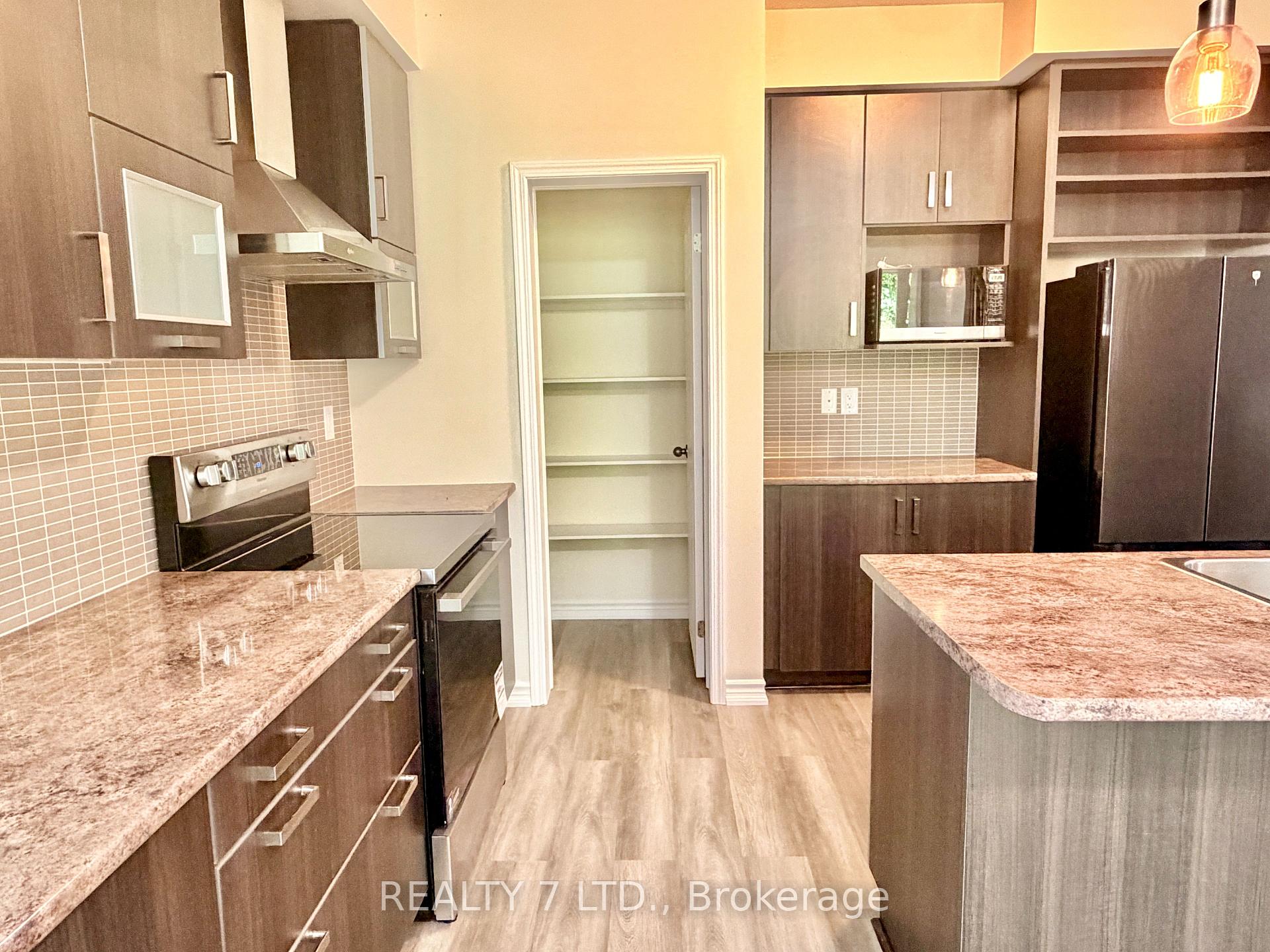 Photo 10 of 8541 Sweet Chestnut Drive, Niagara Falls, Brown — HOMEH